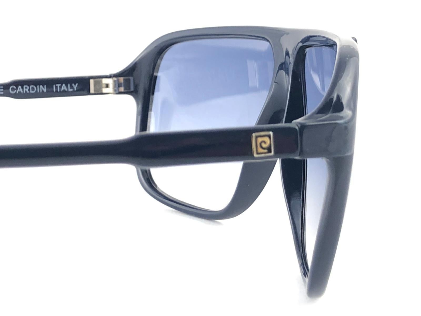 New Vintage Pierre Cardin Dark Blue Oversized CAVALIER 1970's sunglasses In New Condition For Sale In Baleares, Baleares