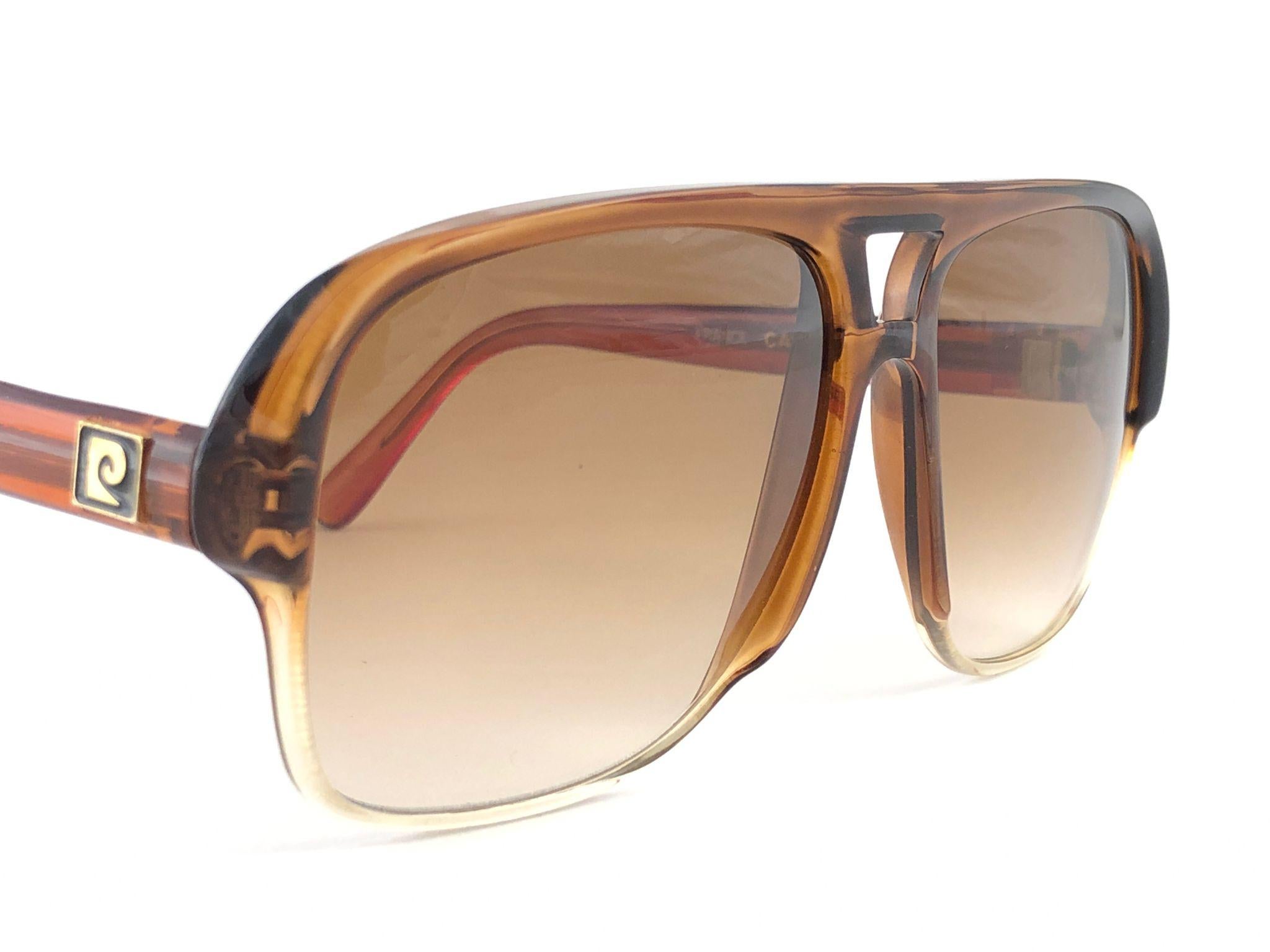 New Vintage Pierre Cardin Oversized 7008 CAVALIER  1970's Sunglasses In New Condition For Sale In Baleares, Baleares
