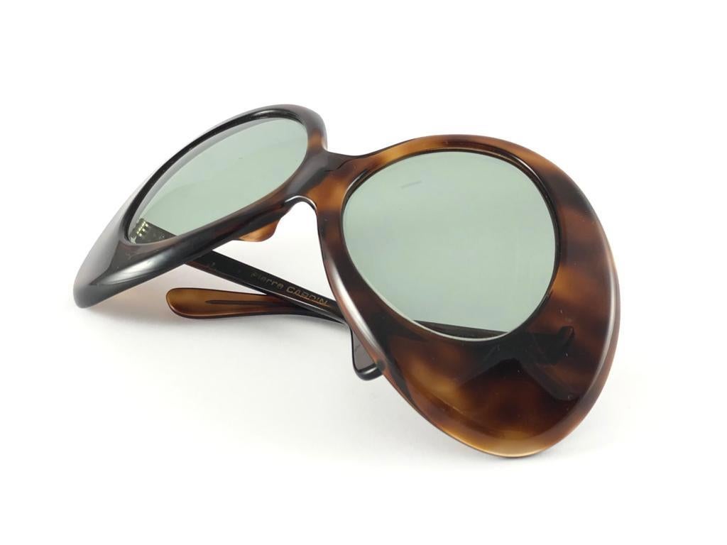 Pierre Cardin - Lunettes de soleil vintage surdimensionnées, pièce de collection, avant-gardiste, années 1960, état neuf Neuf - En vente à Baleares, Baleares