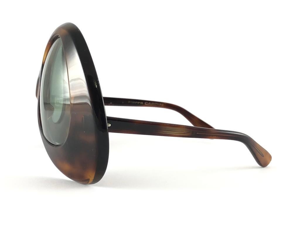 Pierre Cardin - Lunettes de soleil vintage surdimensionnées, pièce de collection, avant-gardiste, années 1960, état neuf en vente 2