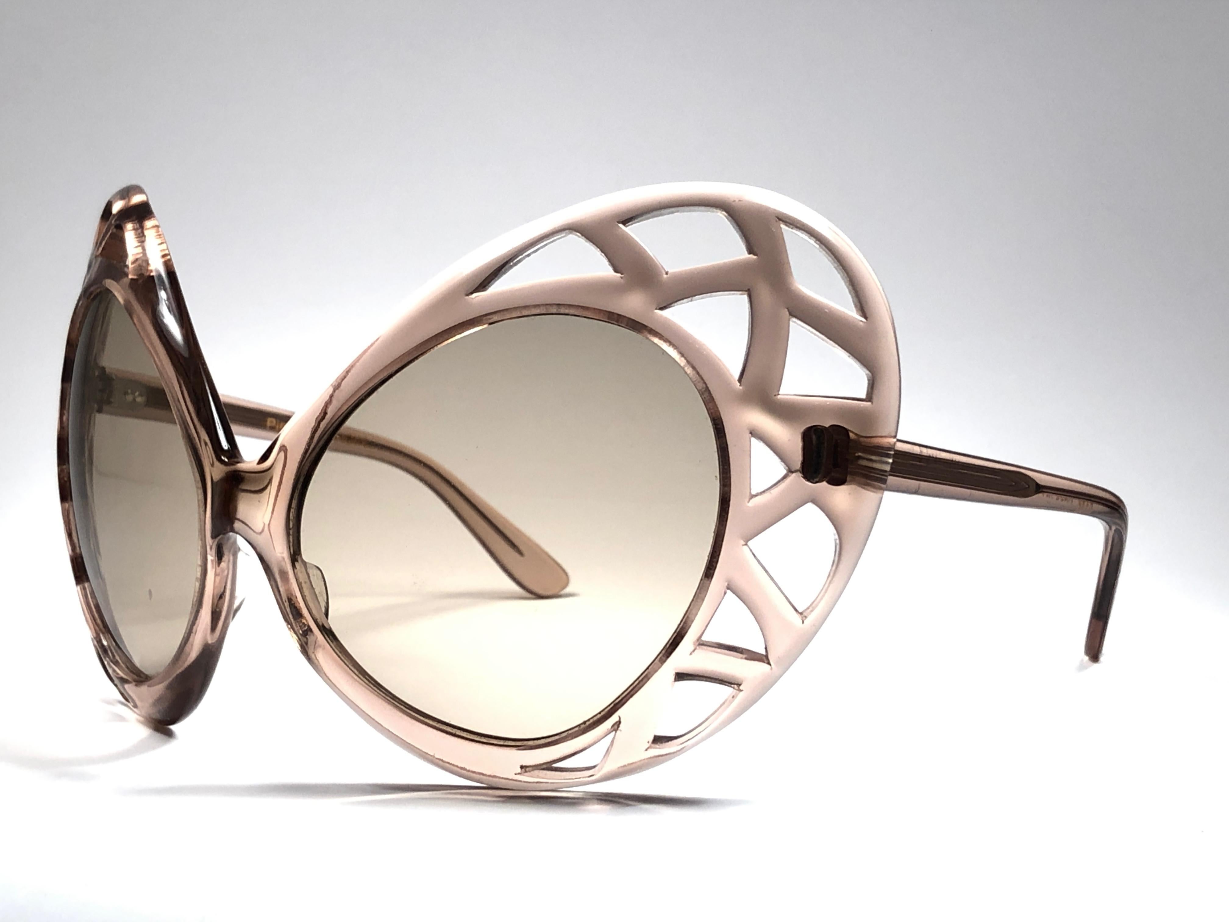 Pierre Cardin - Lunettes de soleil vintage surdimensionnées, pièce de collection, avant-gardiste, années 1960, état neuf en vente 2