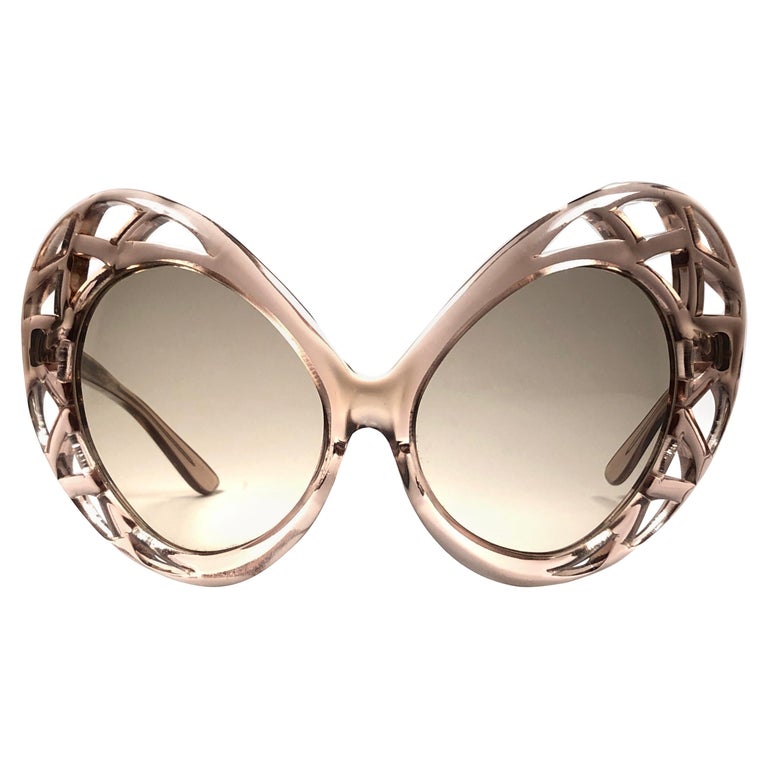 Pierre Cardin - Lunettes de soleil vintage surdimensionnées, pièce de  collection, avant-gardiste, années 1960, état neuf En vente sur 1stDibs