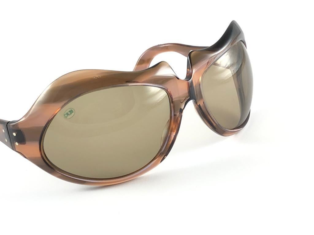 Pierre Marly Albatros Oversized Avantgarde 1960er Jahre Sonnenbrille, neu, Vintage (Beige) im Angebot