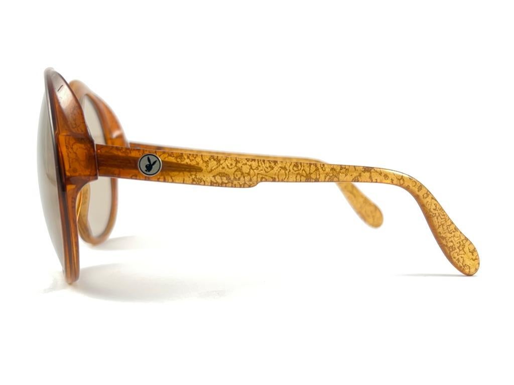 New Vintage Playboy 3031 Optyl Translucent Marbled Oversized Optyl Sunglasses In New Condition For Sale In Baleares, Baleares