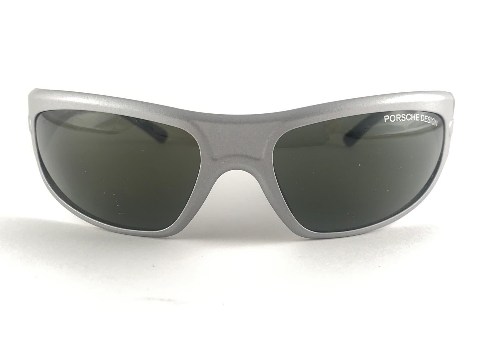 Gris New Vintage Porsche P0073 Shield Matte Grey Frame 1990 Sunglasses Austria en vente