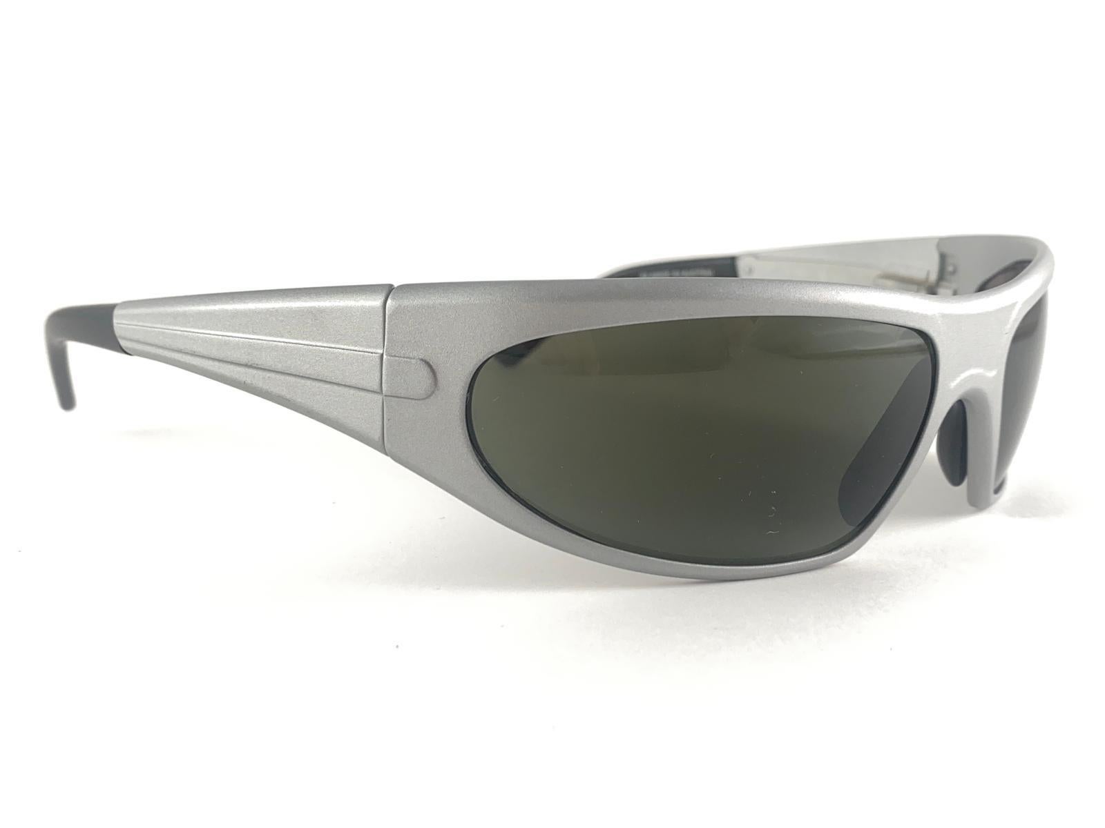 New Vintage Porsche P0073 Shield Matte Grey Frame 1990 Sunglasses Austria en vente 1