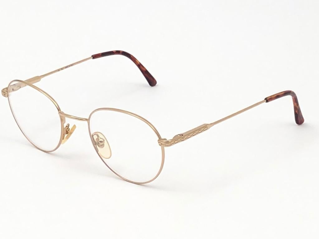 New Vintage Classic Ralph Lauren gold frame ready for RX lenses.

Made in Italy.
 
Produced and design in 1990's.

New, never worn or displayed.

FRONT : 12.5  CMS

LENS WIDTH  : 4.8 CMS

LENS HEIGHT : 4.4 CMS

TEMPLES : `12.5 CMS