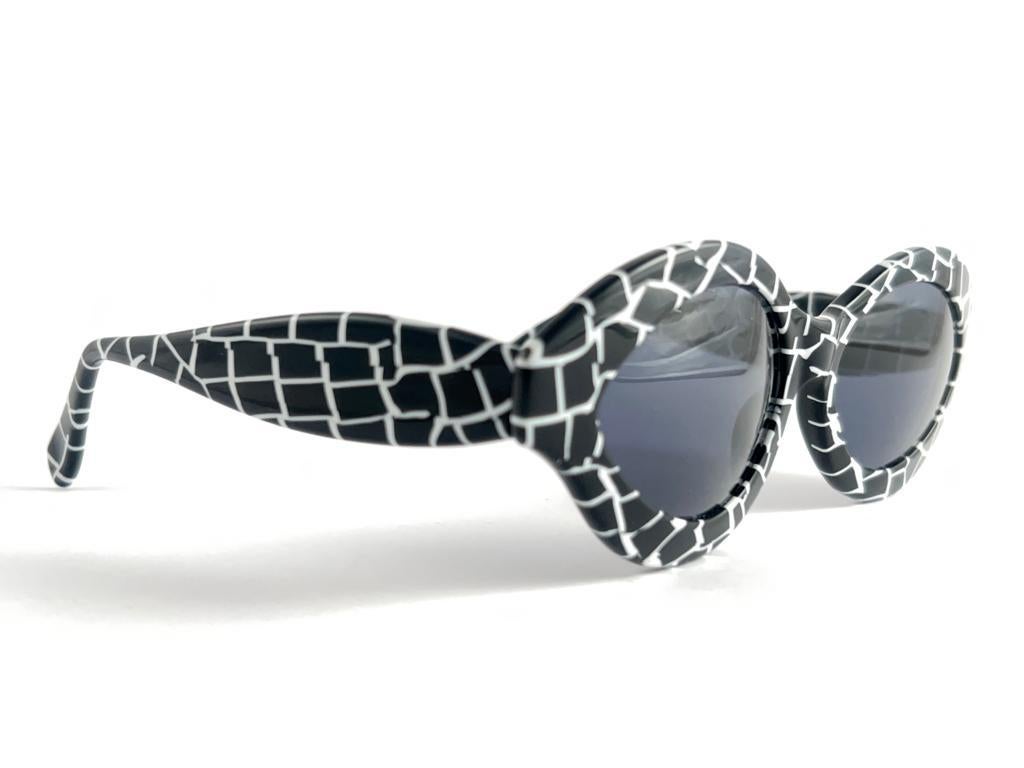 New Vintage Rare Alain Mikli  AM 2111 Cat Eye Mask Sunglasses 1990 In New Condition For Sale In Baleares, Baleares