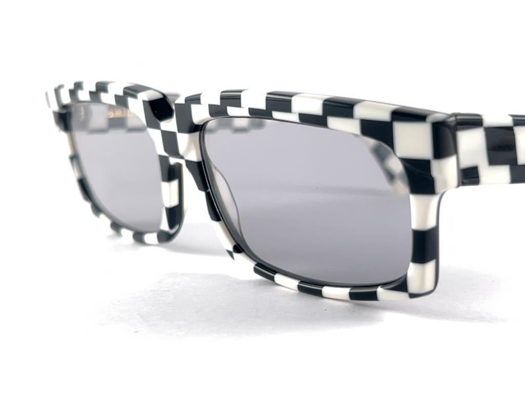 Seldom Vintage Rare Alain Mikli 706 588 Rectangular Checked Black And White Frame.

Light Grey Lenses.

Please Consider That This Item Is More Than 30 Years Old So It Could Show Minor Sign Of Wear Due To Storage



Made In France.



Front          