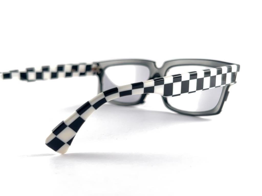Seltene rechteckige schwarz-weiße Vintage-Sonnenbrille von Alain Mikli aus Frankreich, 1990er Jahre  im Angebot 4