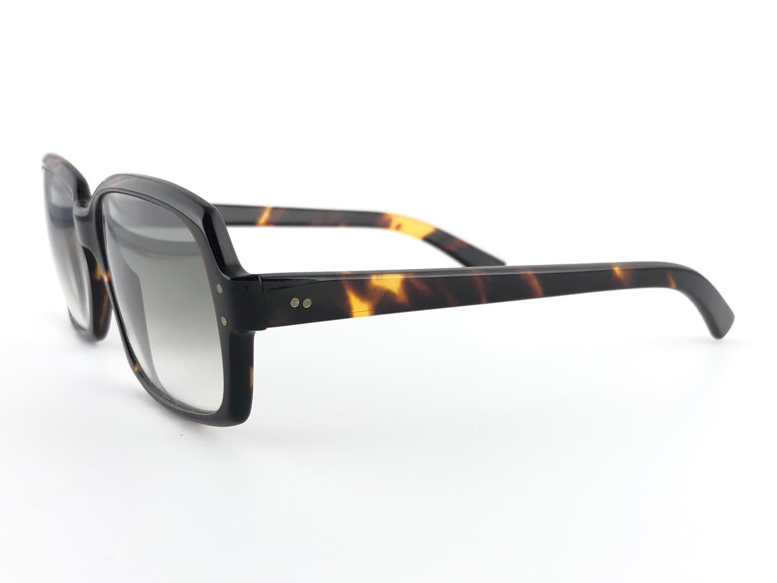 Women's or Men's New Vintage Rare Genuine Tortuga Tortoise Shell Frame Sunglasses 1970's For Sale