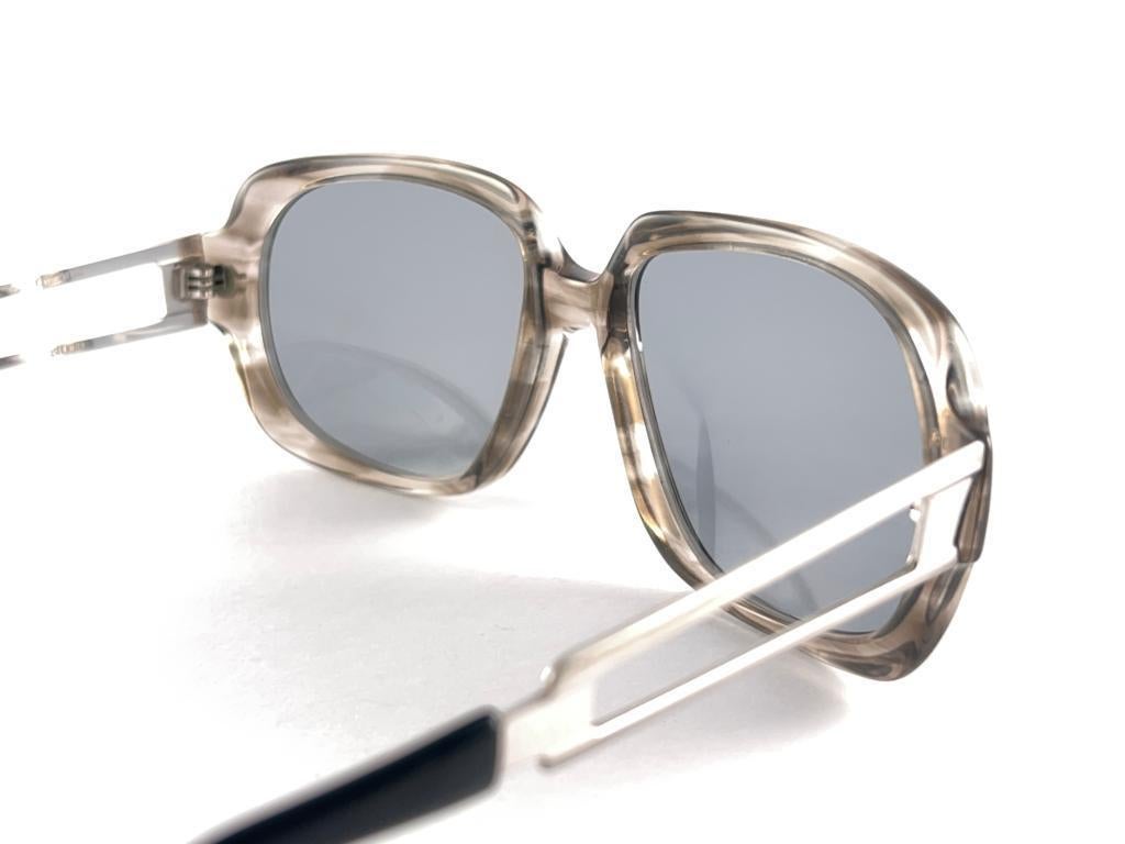  New Vintage Rare Menrad M 501 Funky Translucent Grey & Silver 70's Sunglasses en vente 6