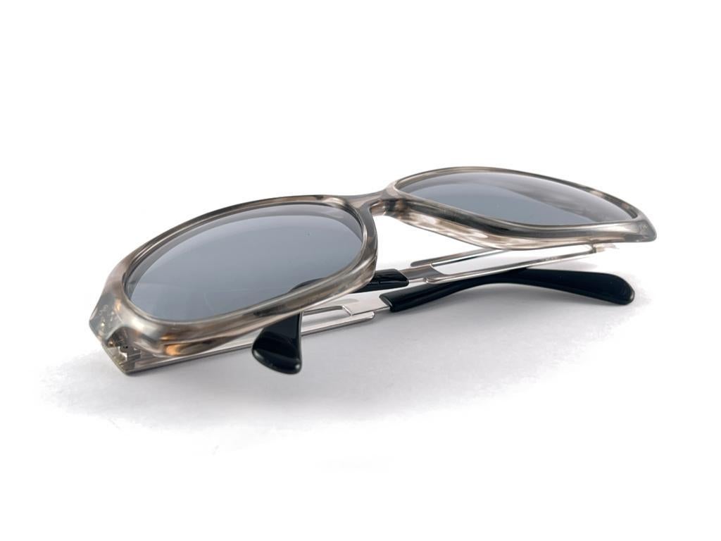  New Vintage Rare Menrad M 501 Funky Translucent Grey & Silver 70's Sunglasses en vente 8