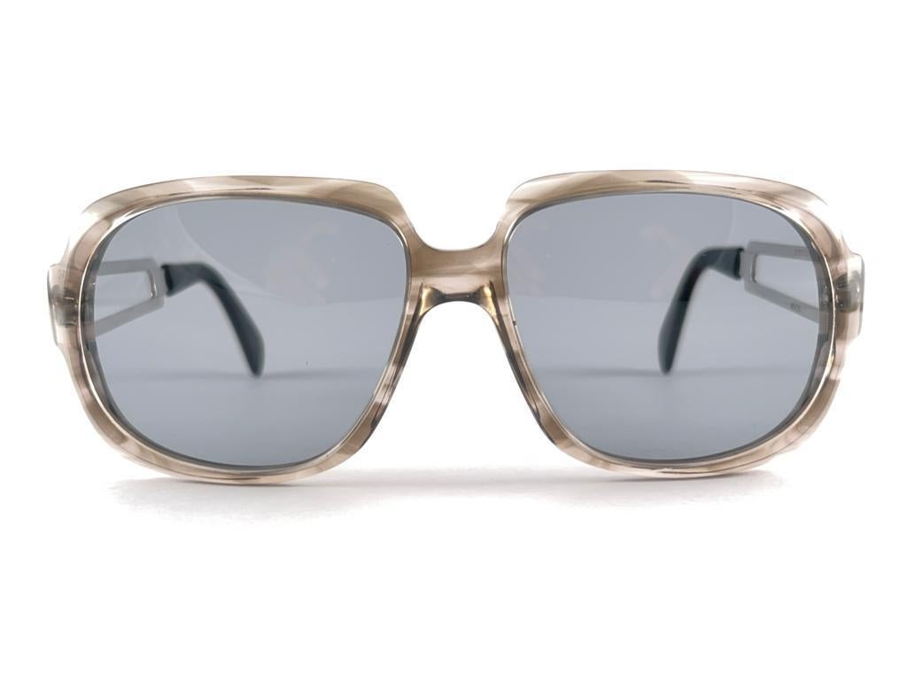  New Vintage Rare Menrad M 501 Funky Translucent Grey & Silver 70's Sunglasses en vente 9