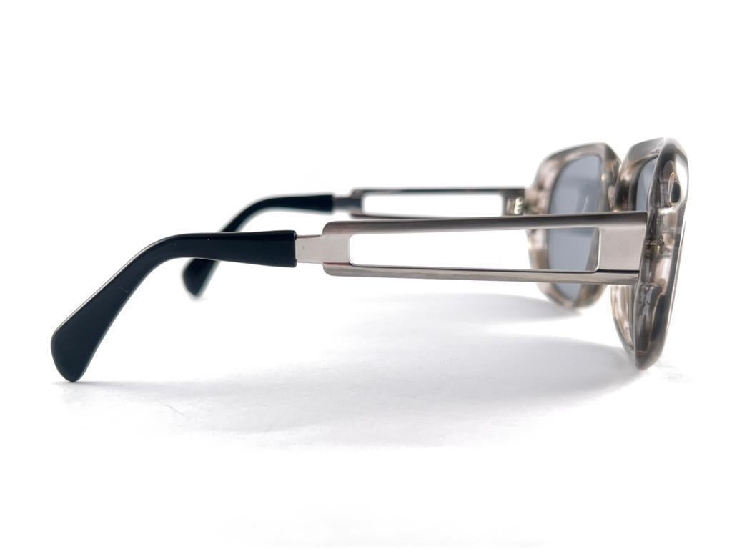  New Vintage Rare Menrad M 501 Funky Translucent Grey & Silver 70's Sunglasses en vente 1