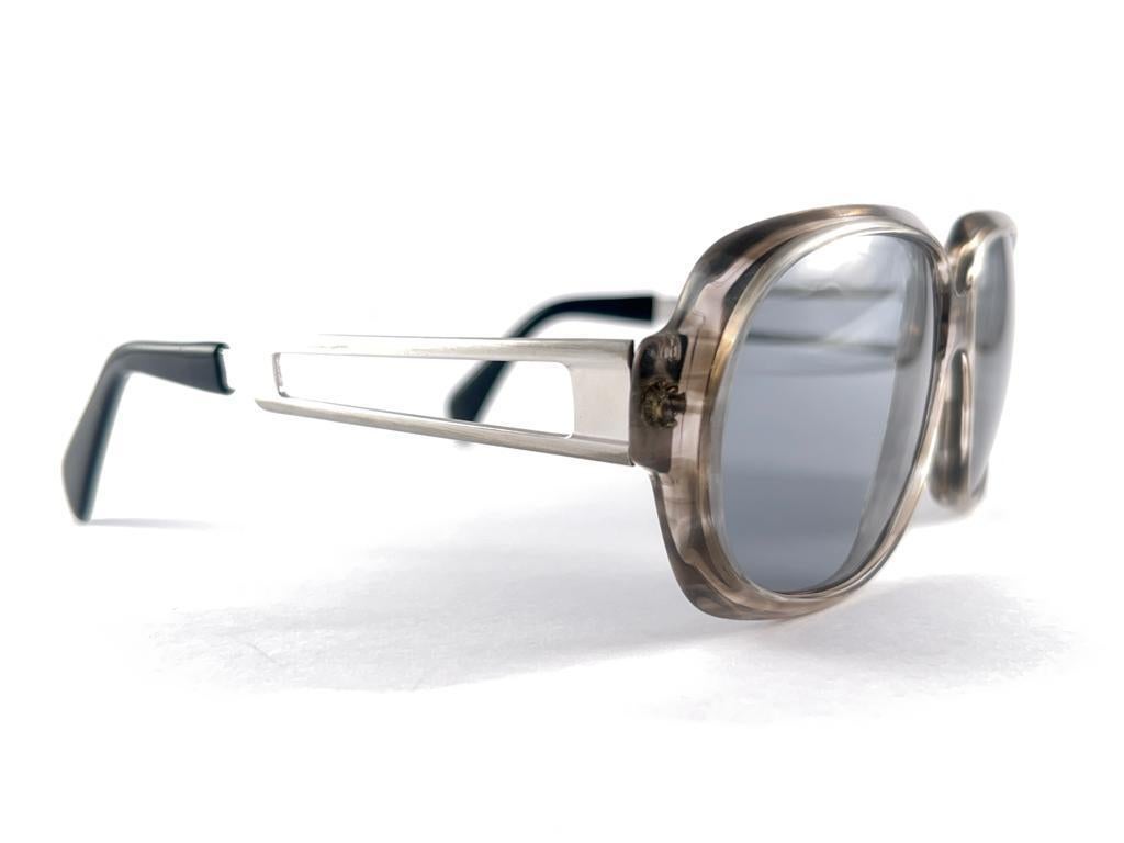  New Vintage Rare Menrad M 501 Funky Translucent Grey & Silver 70's Sunglasses en vente 3