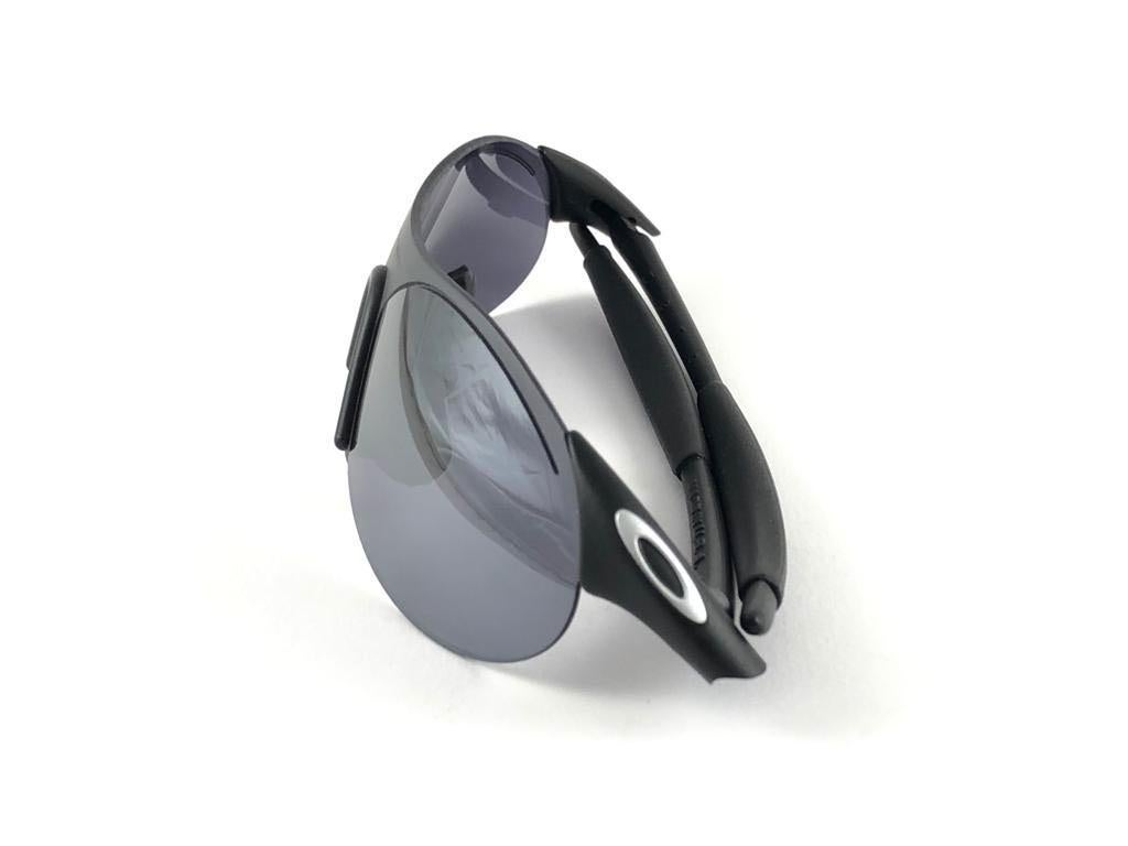 New Vintage Rare Oakley Sports 0.4 Matte Black 1999 Sunglasses en vente 6
