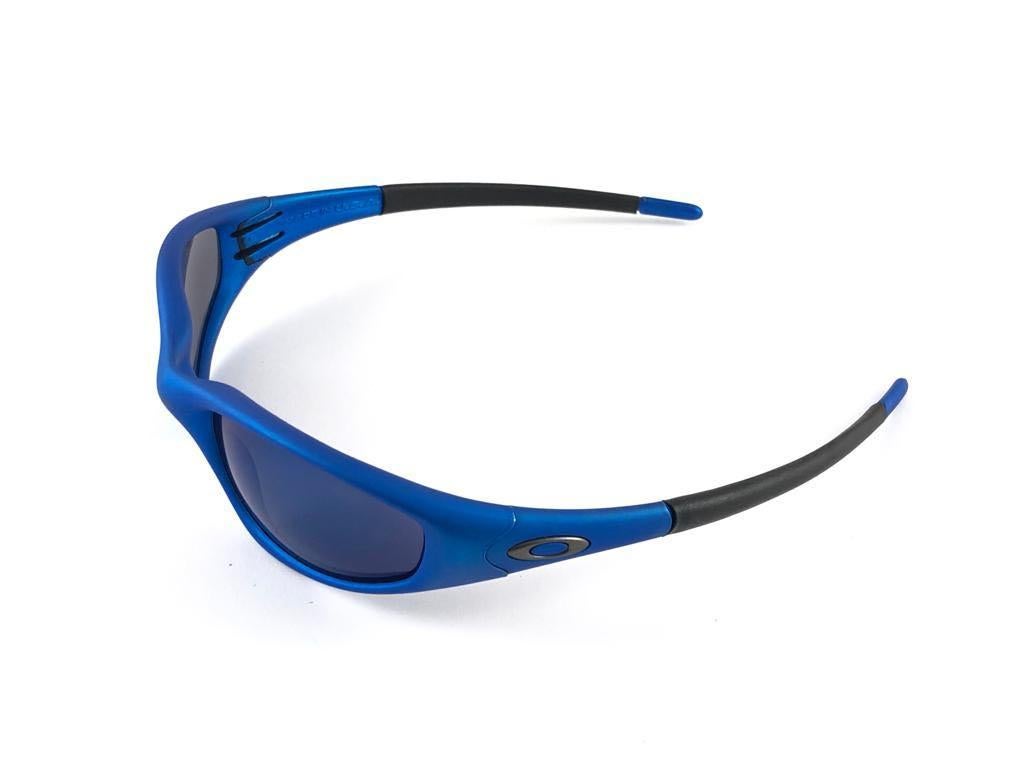 New Vintage Rare Oakley Sports Electric Blue 1999 Sunglasses In New Condition In Baleares, Baleares