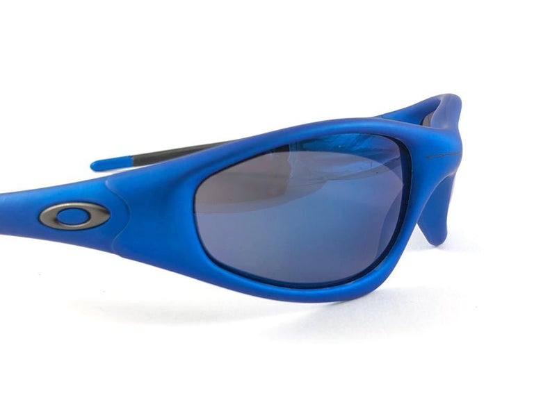 New Vintage Rare Oakley Sports Electric Blue 1999 Sunglasses For Sale