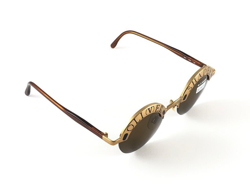 New vintage Oliver Shades by Valentino round copper & honey frame

Design and produced in the 1900's a timeless and iconic piece.

A true fashion statement.

Measurements


Front                 13.5 cms 
Lens height       4.7 cms 
Lens width       