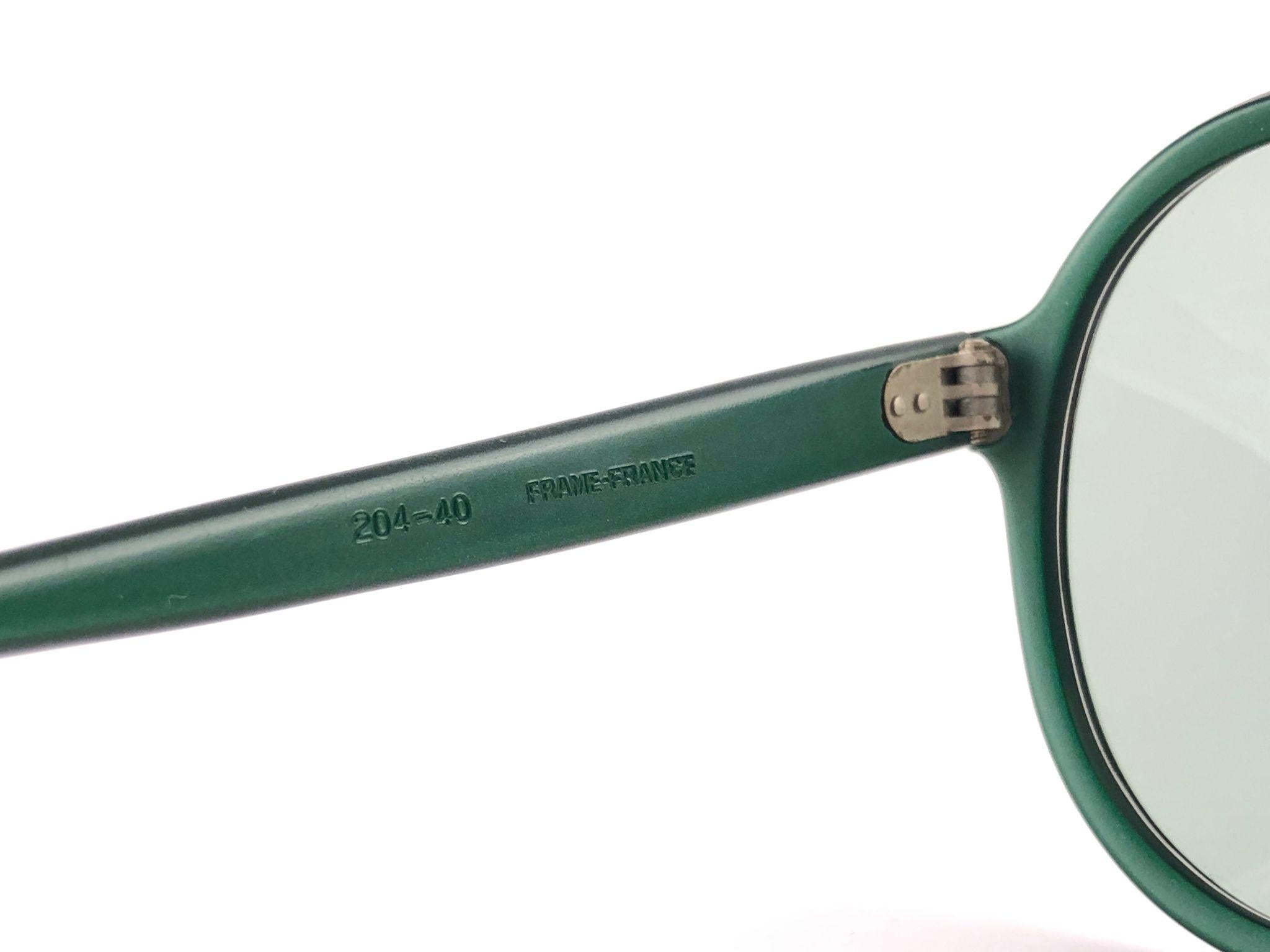 New Vintage Rare Pierre Cardin Dark Green Oversized 1960's sunglasses In New Condition For Sale In Baleares, Baleares
