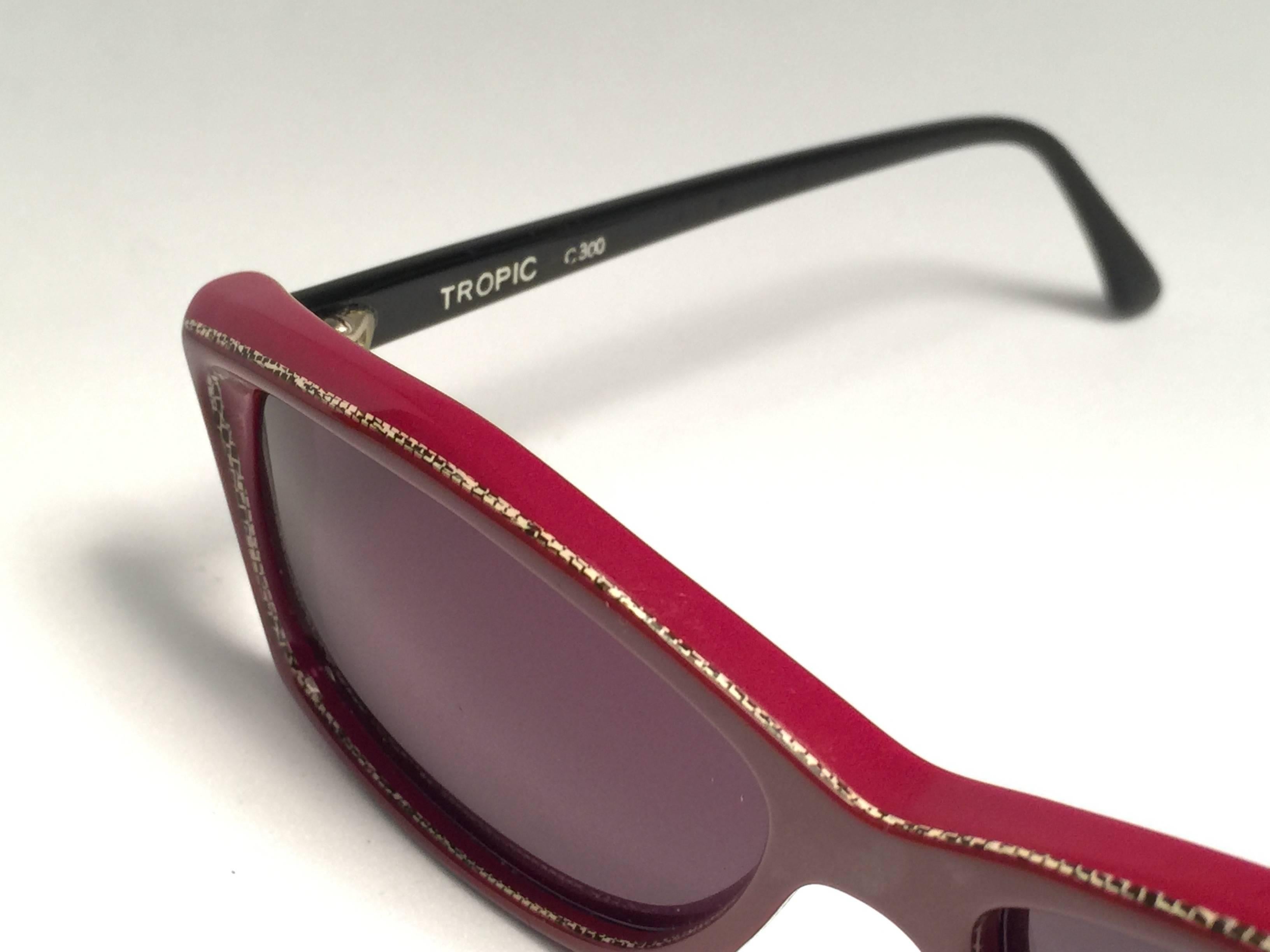 New Vintage Rare Pierre Marly Tropic Burgundy Avantgarde 1960 Sunglasses In Excellent Condition For Sale In Baleares, Baleares