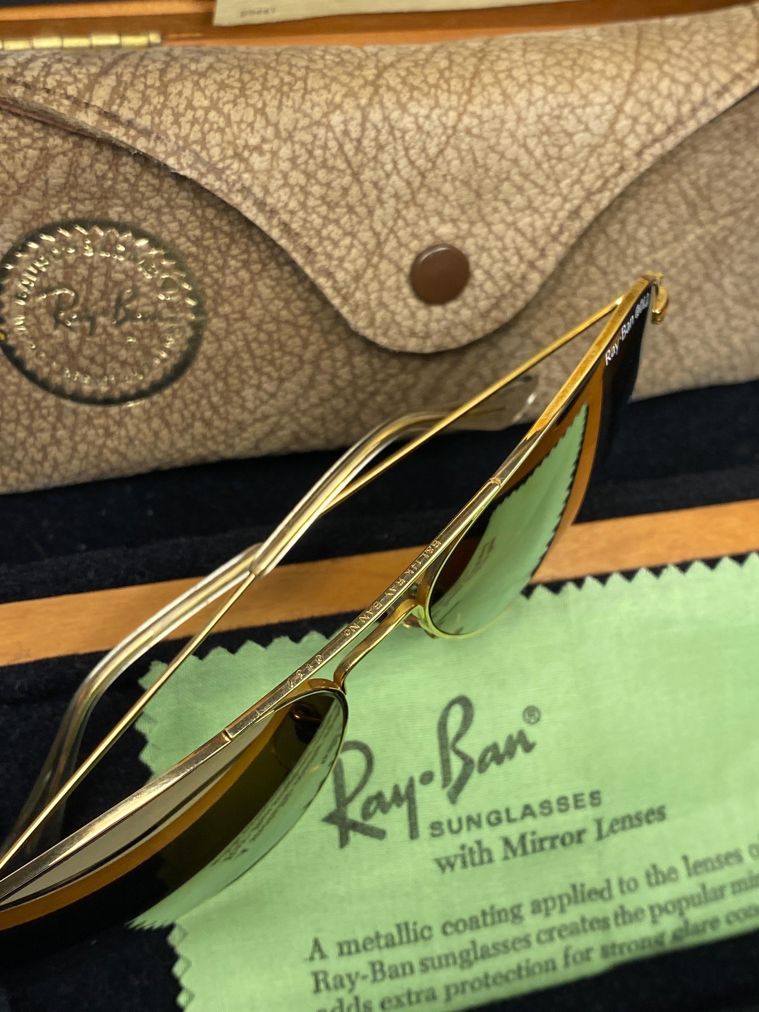 New collectors item: the Ray Ban holy grail. 1000 limited edition, ray ban 14k gold plated in 62mm. this rarity is number 0137 out of 1000.

Made in Germany. 

Full set consisting in Ray Ban hard wood case  with soft dark inside padding, the