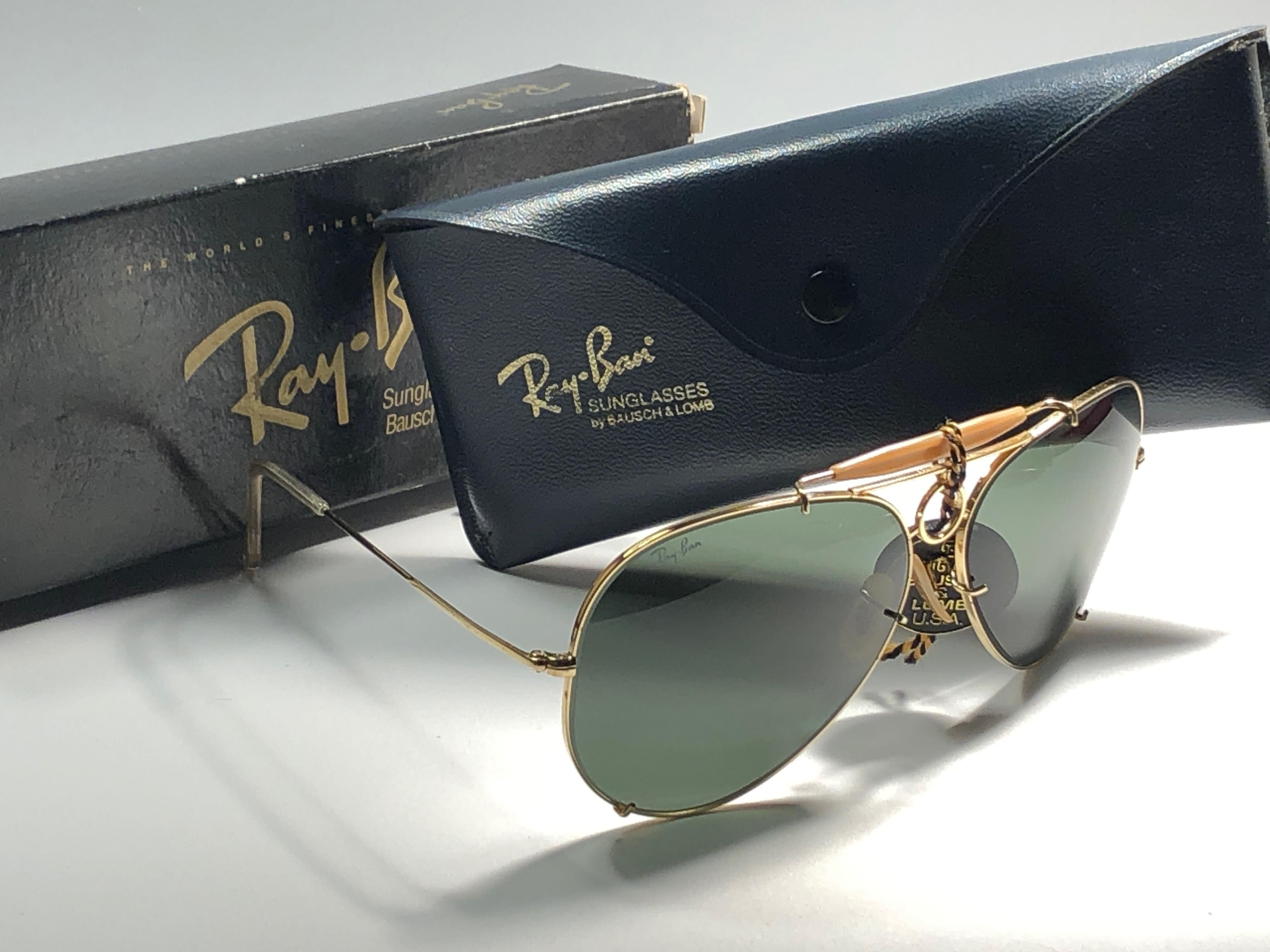 Vintage Ray Ban Shooter 65MM the largest available with G15 grey Lenses.


Light sign of wear due to storage. Original Ray Ban B&L case and carton box.

A true rarity.