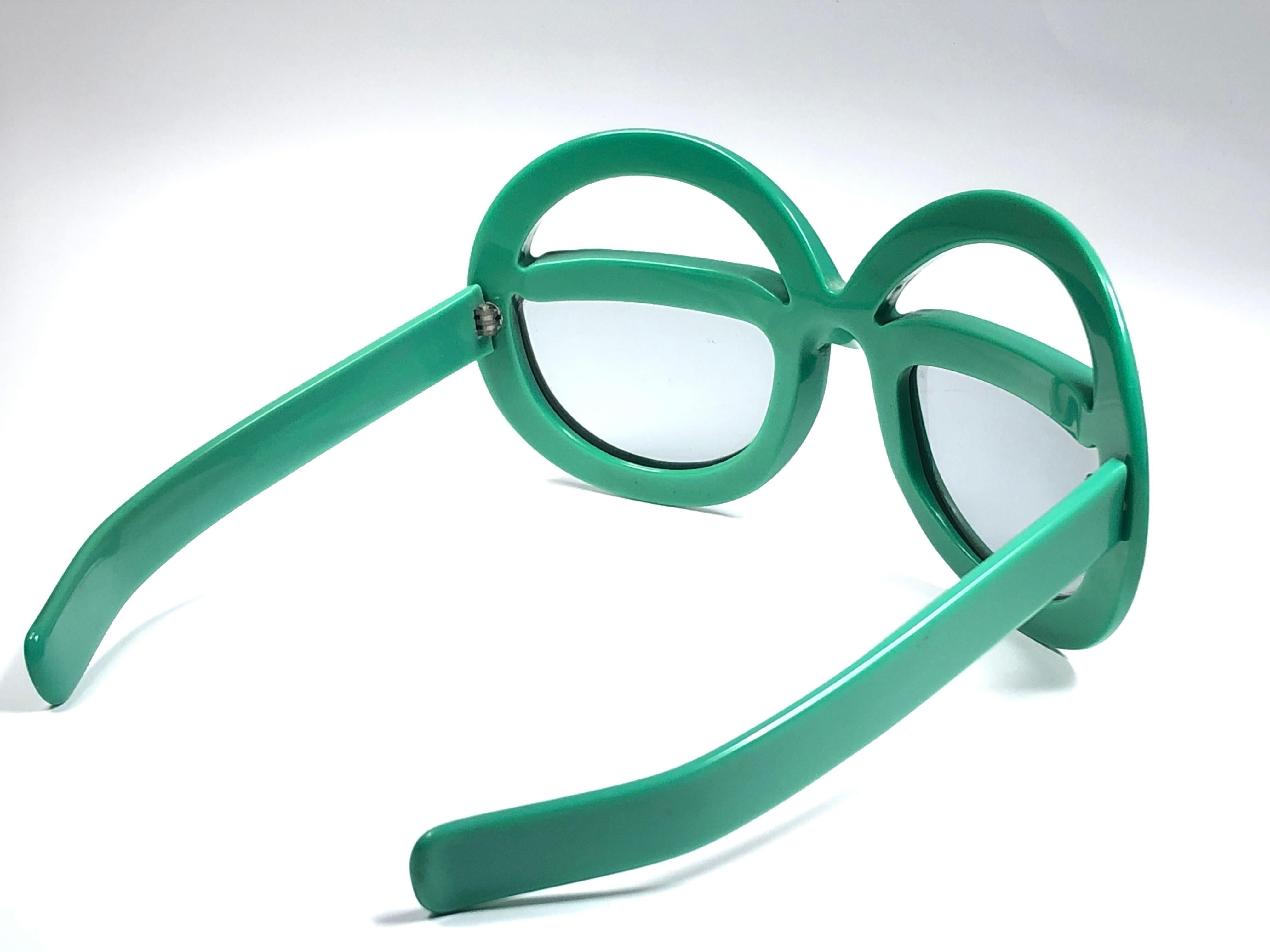 Vert New Vintage Rare Silhouette Futura 562 Green Collector Item 1970 Sunglasses  en vente