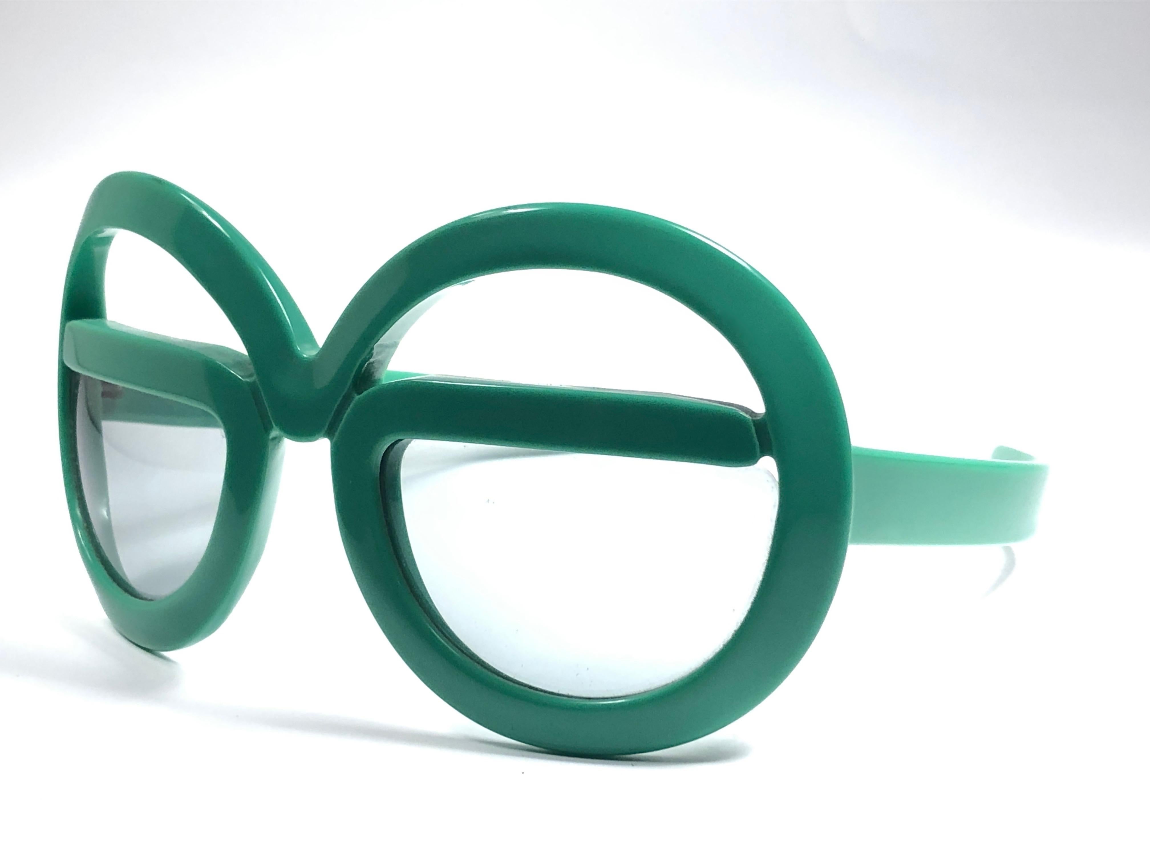 New Vintage Rare Silhouette Futura 562 Green Collector Item 1970 Sunglasses  en vente 2