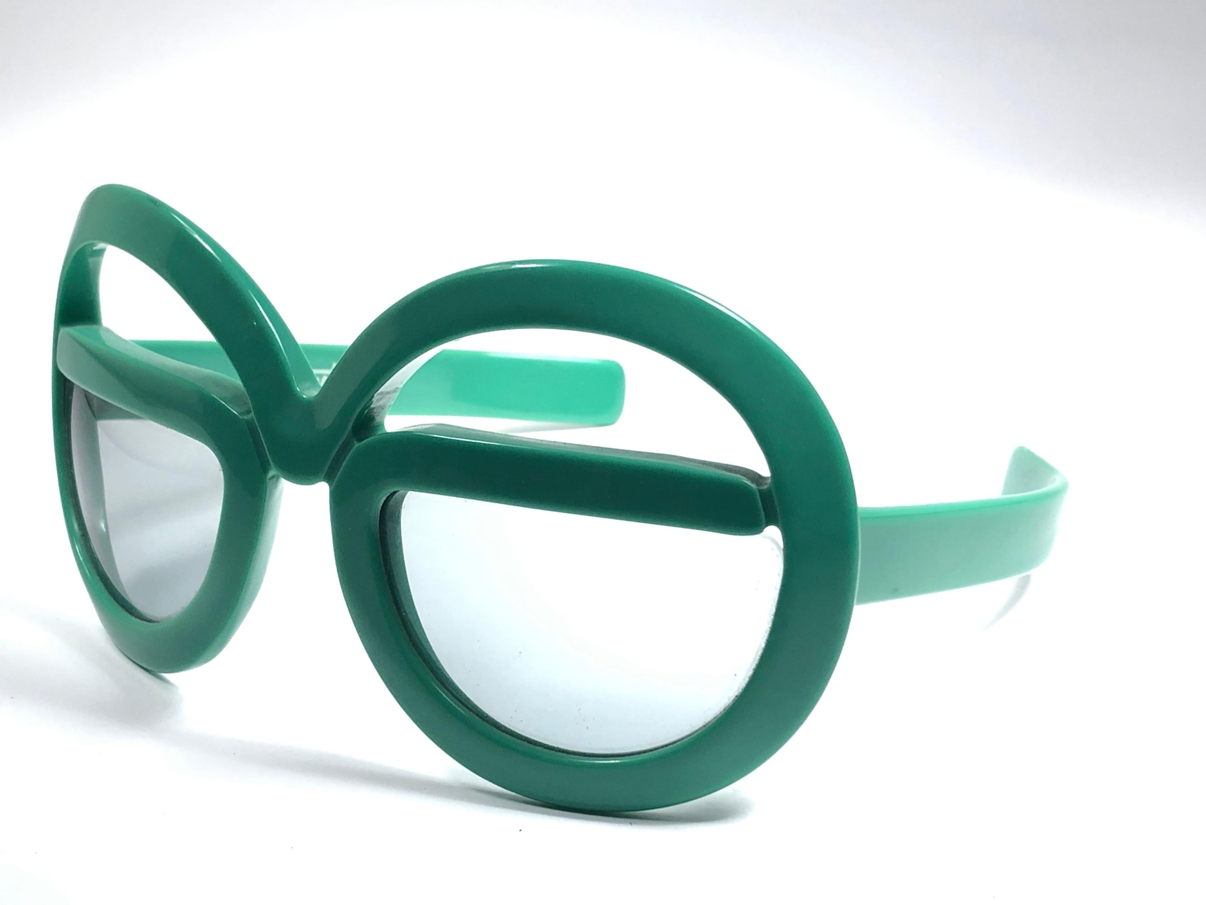 New Vintage Rare Silhouette Futura 562 Green Collector Item 1970 Sunglasses  en vente 3