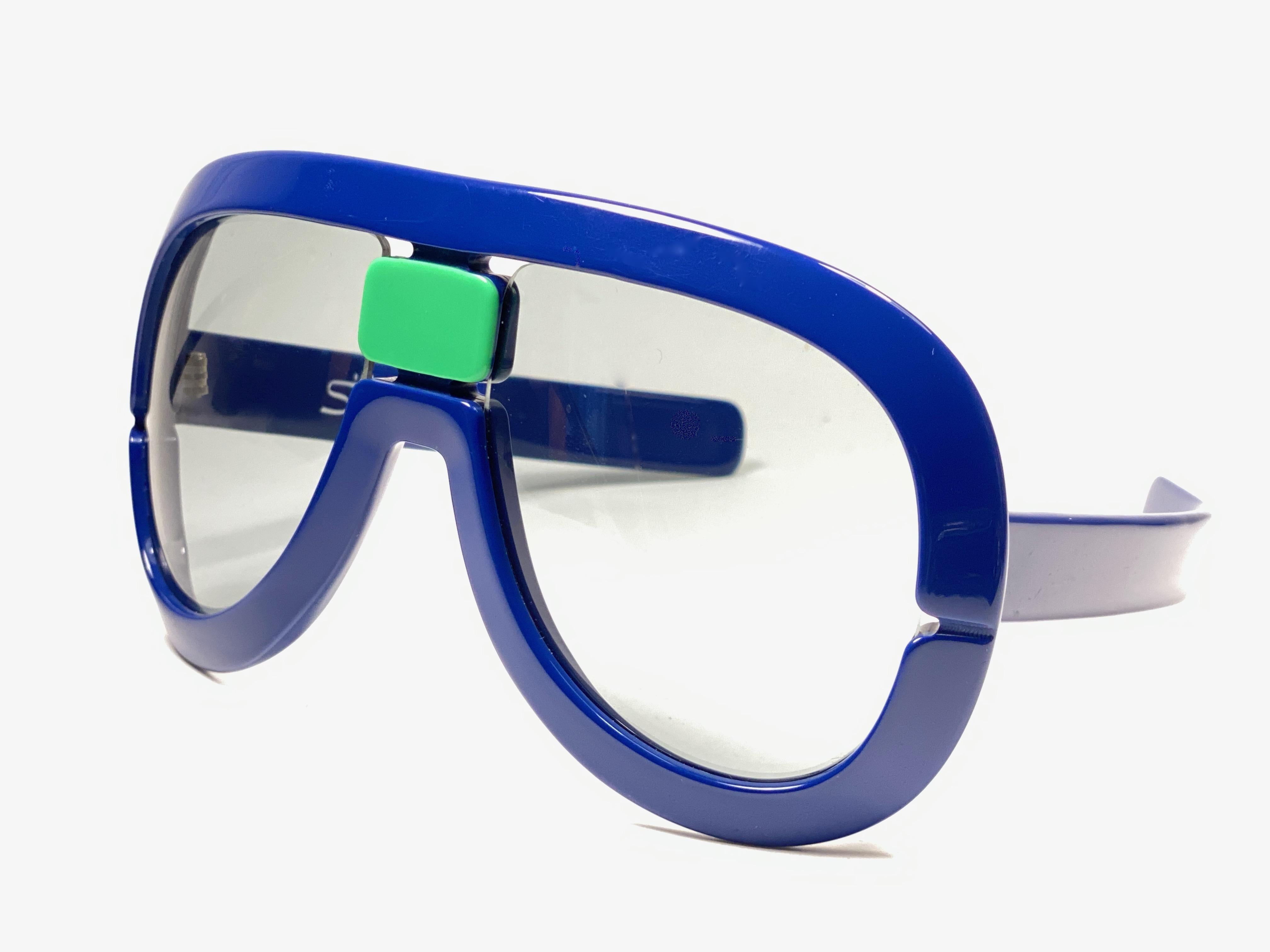 New Vintage Collector Item Silhouette Futura 563 blue thick frame with holding a spotless pair of light lenses.   

Designed by Dora Demmel in 1973, this rare piece is the epitome of avant garde & futuristic eye wear fashion.

Made in Germany in