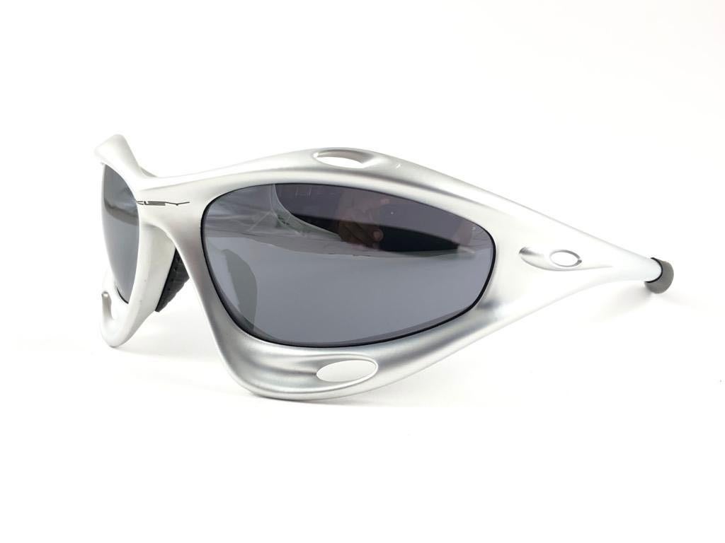 New Vintage Rare Sports Oakley Racing Jacket Gen 1 Silver 1998 Sunglasses  For Sale at 1stDibs