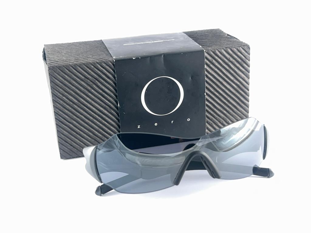 Nuovo Vintage Rare Sports Oakley Wrap Around Grey Mirror Lens 1980's Sunglasses in vendita 7