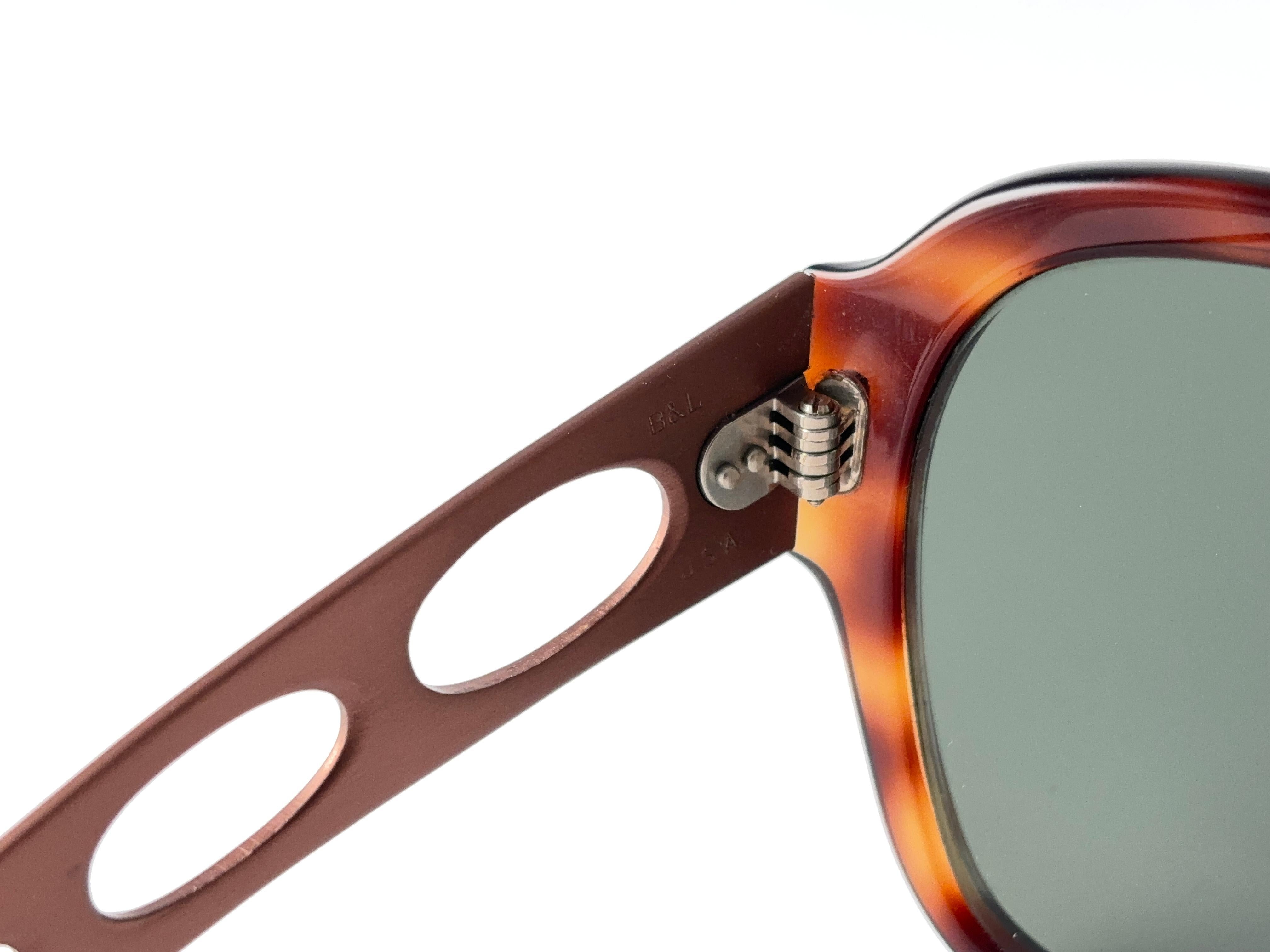 New Vintage Ray Ban B&L Corrigan II Tortoise Metal Temples Grey Lens Sunglasses In New Condition For Sale In Baleares, Baleares