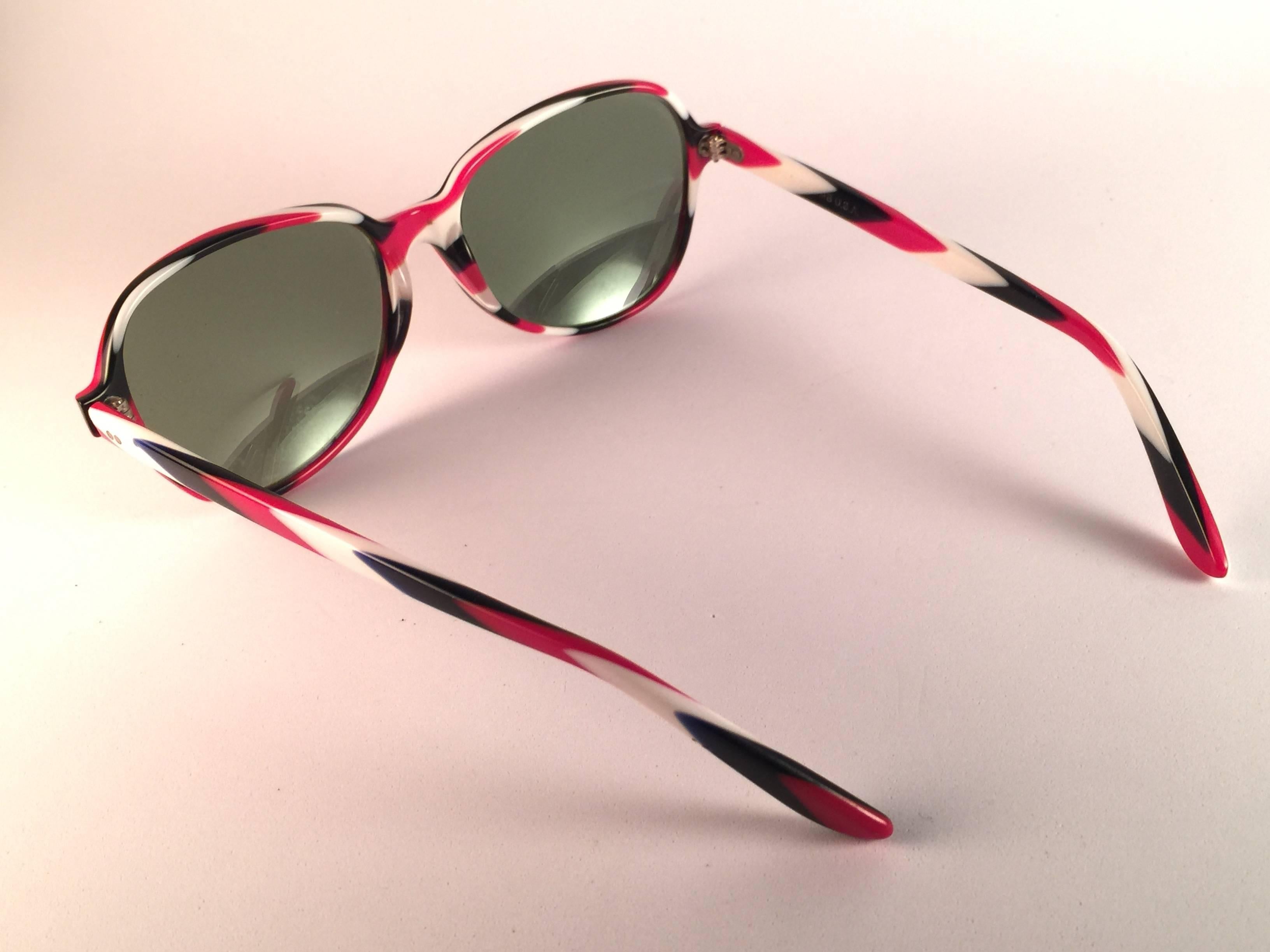 New Vintage Ray Ban B&L Shelby White Red & Blue Mirror Lenses Sunglasses USA Unisexe en vente