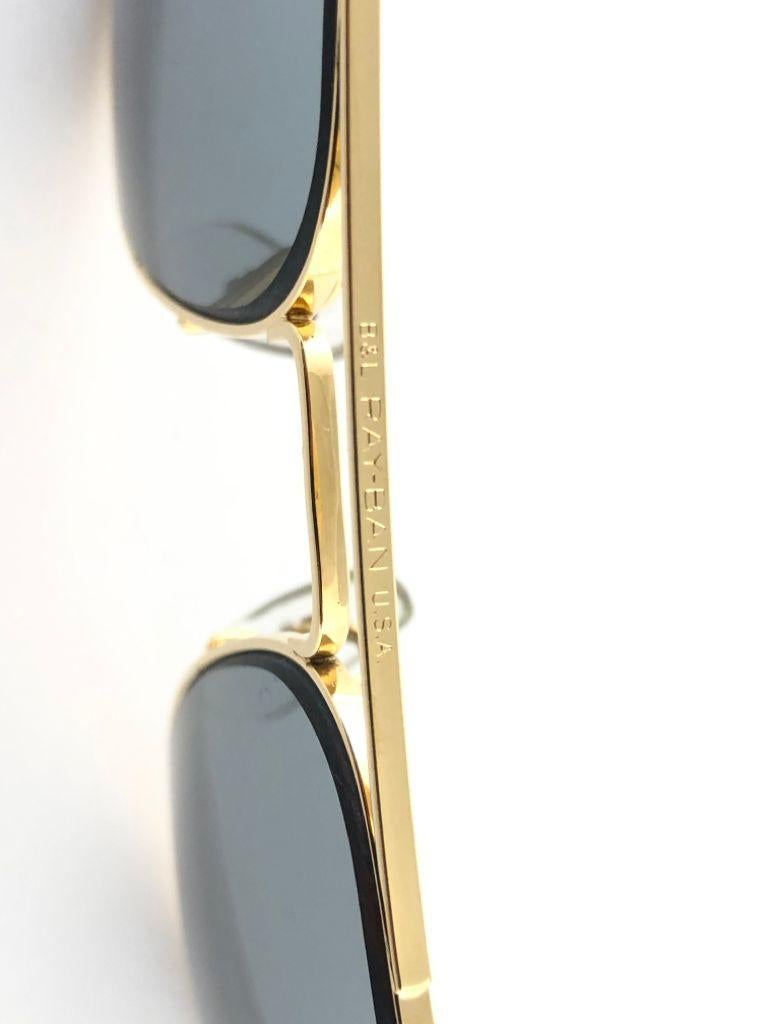 Ray Ban Caravan - Lunettes de soleil vintage dorées à lunettes grises moyennes B&L, années 1970, état neuf Unisexe en vente