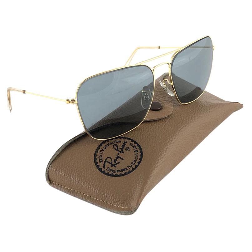 Ray Ban Caravan - Lunettes de soleil vintage dorées à lunettes grises moyennes B&L, années 1970, état neuf en vente