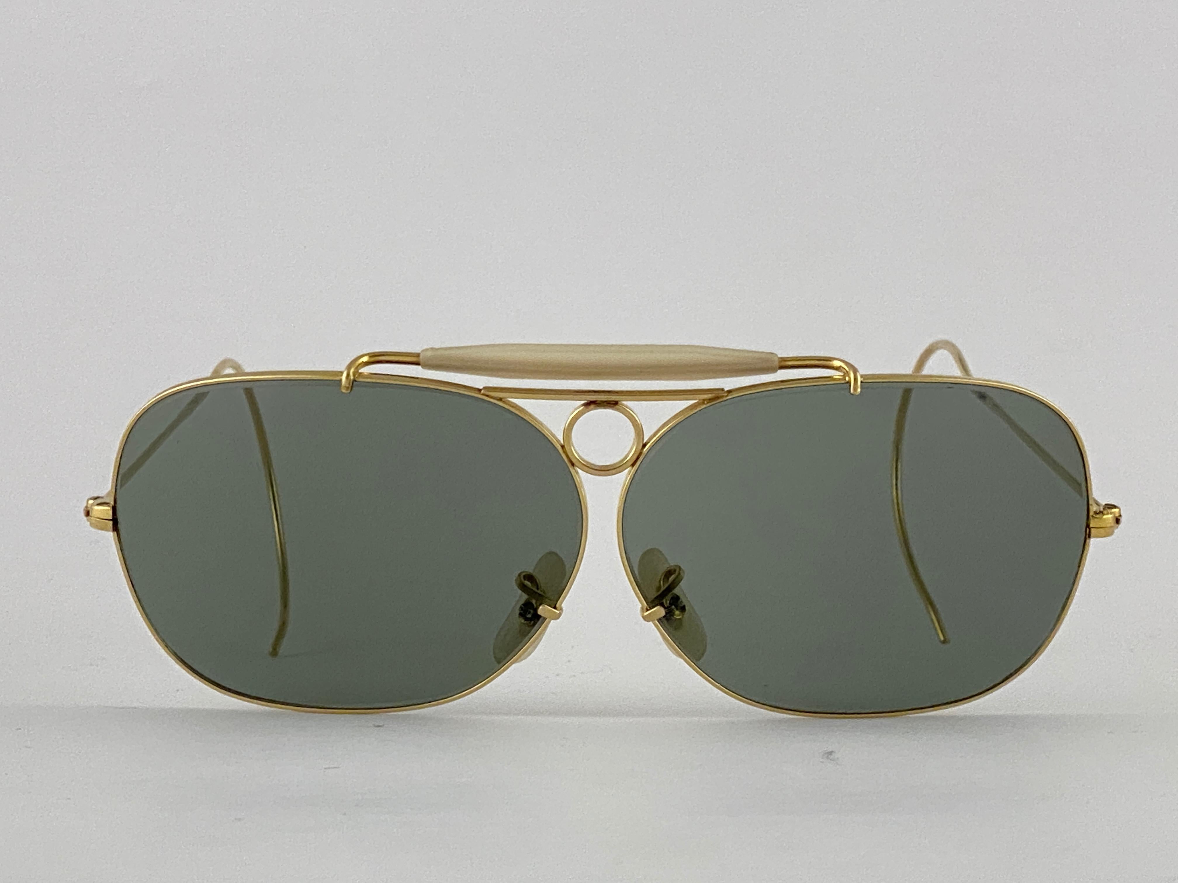 New Vintage Ray Ban Decot 10 K gold frame holding  pair of grey G15 lenses.

Made in USA.

Comes with its original Ray Ban B&L case.

Please notice this item is nearly 50 years old and may show sign of wear due to storage.