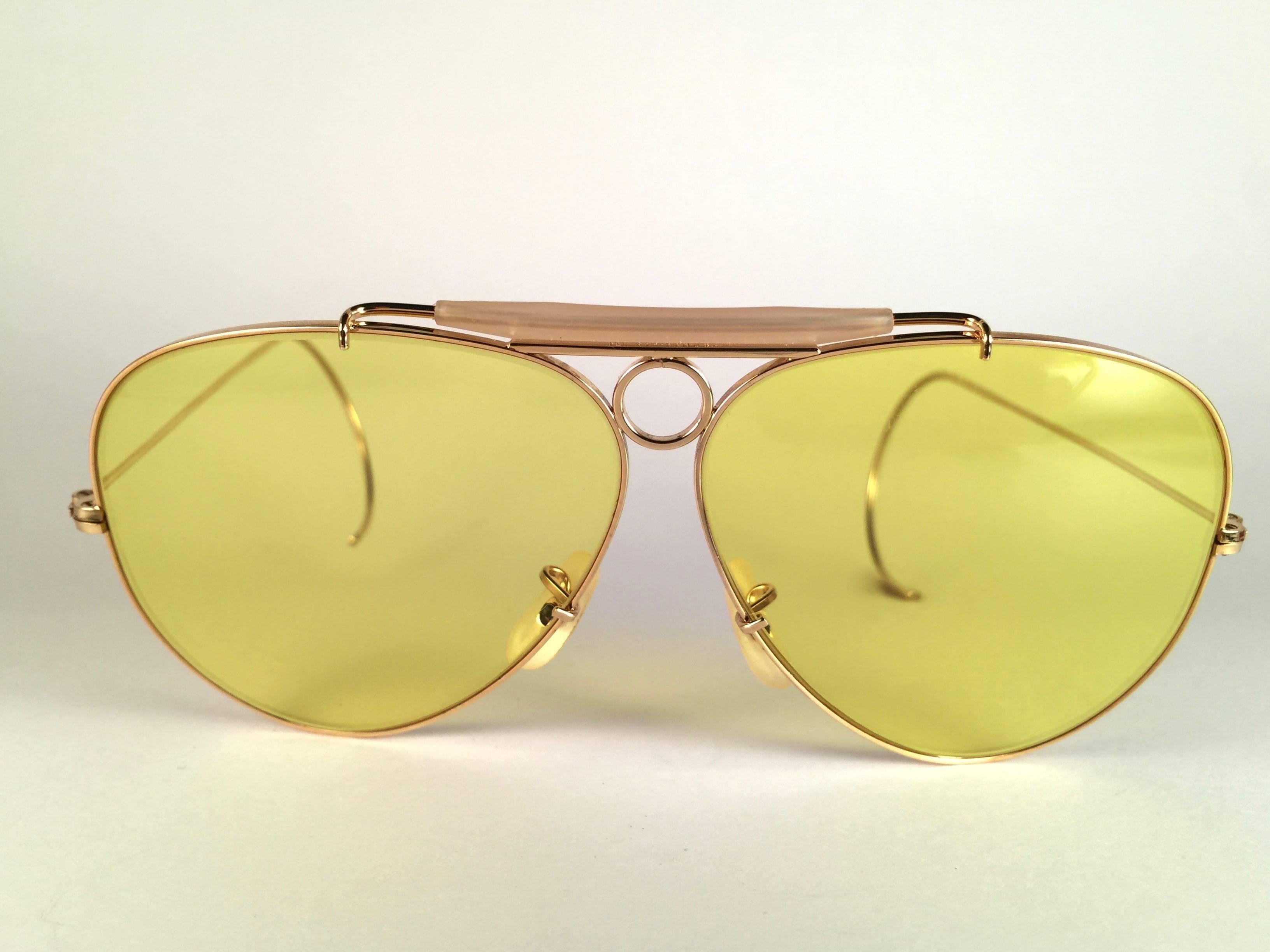New Vintage Ray Ban Shooter Kalichrome 62mm with iridescent white nose pieces marked B&L. 
B&L etched in the lenses. 
Comes with its original Ray Ban B&L case. 
A seldom piece in new, never worn or displayed condition.
