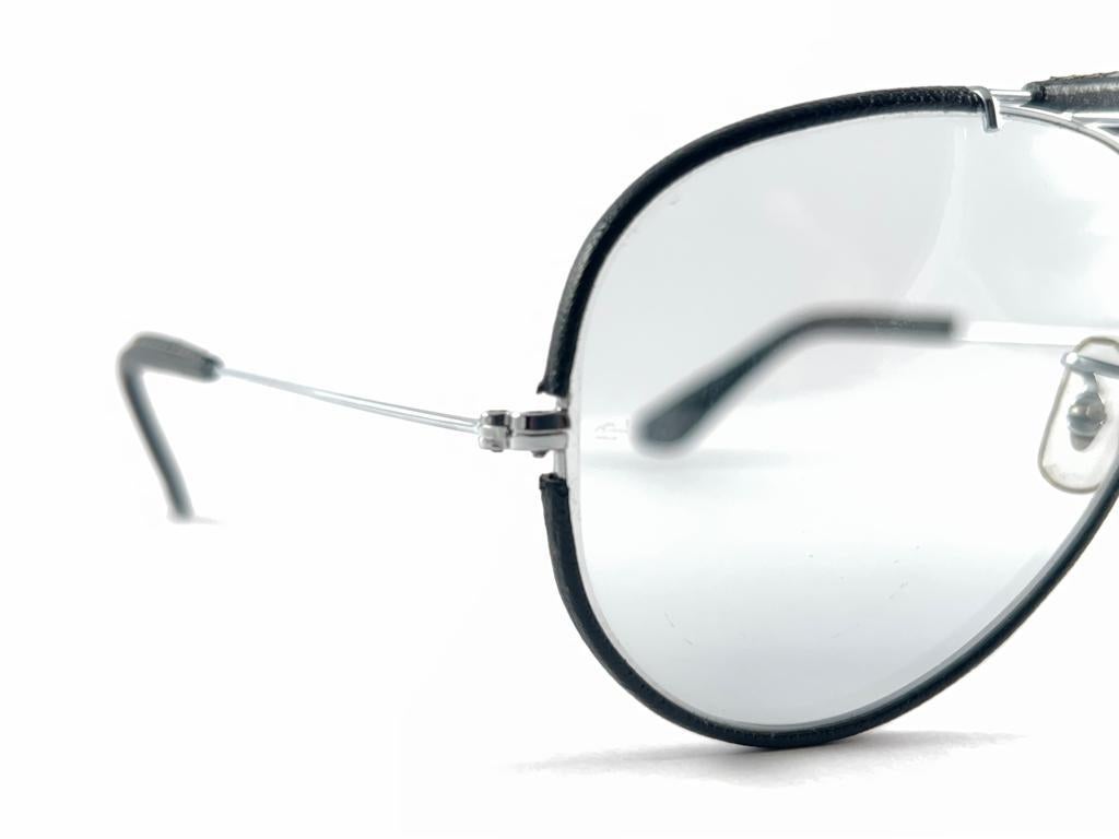 Schwarze Vintage Ray Ban Leder-Sonnenbrille für den Außenbereich 62MM für Damen oder Herren im Angebot