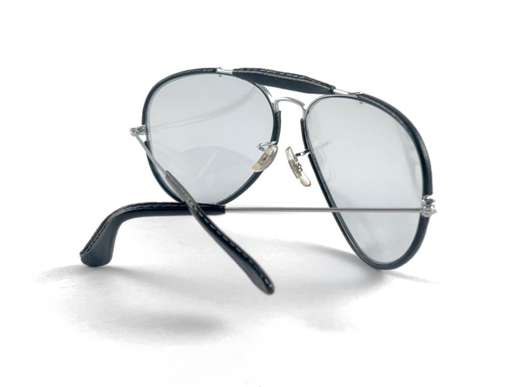 Schwarze Vintage Ray Ban Leder-Sonnenbrille für den Außenbereich 62MM im Angebot 1