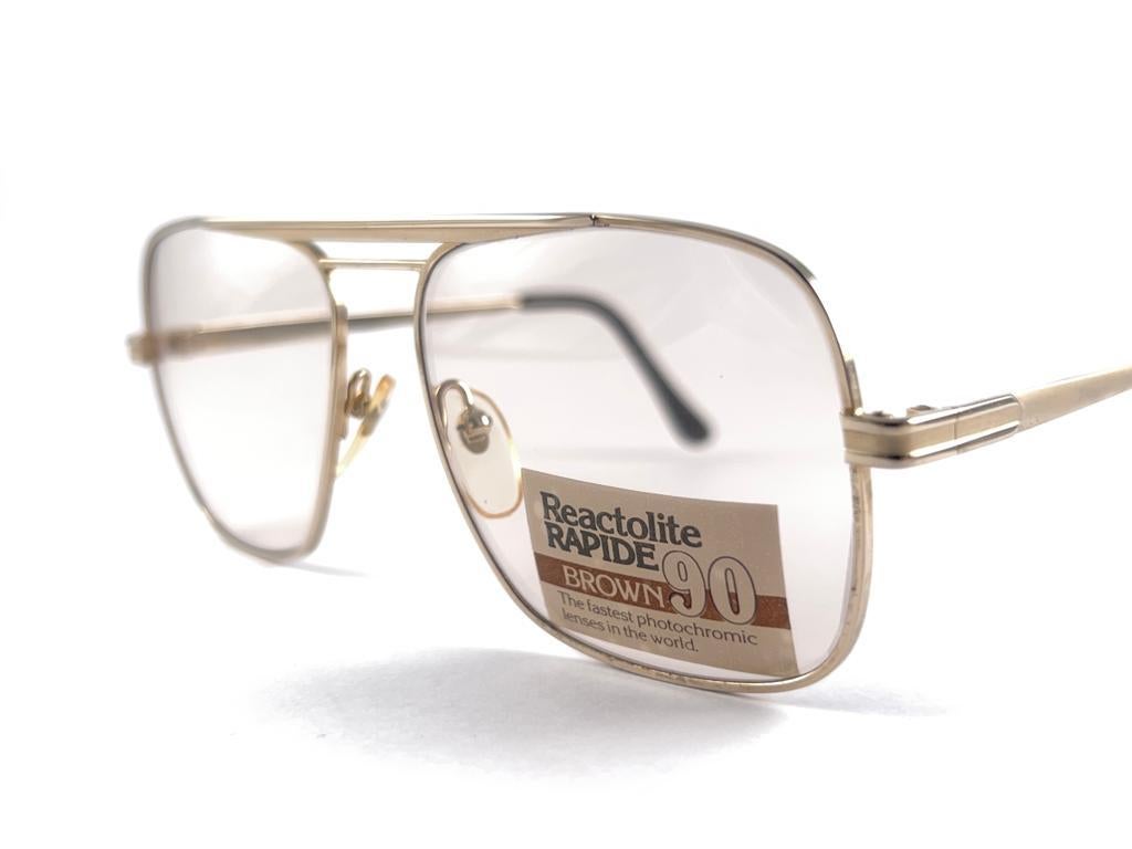 Amazing New Vintage Reactolite Rapide Photochromic Brushed Gold Frame Sunglasses

Rare Find In This Perfect Condition. 

It May Show Minor Sign Of Wear Due To Storage



France



Front                                                              14