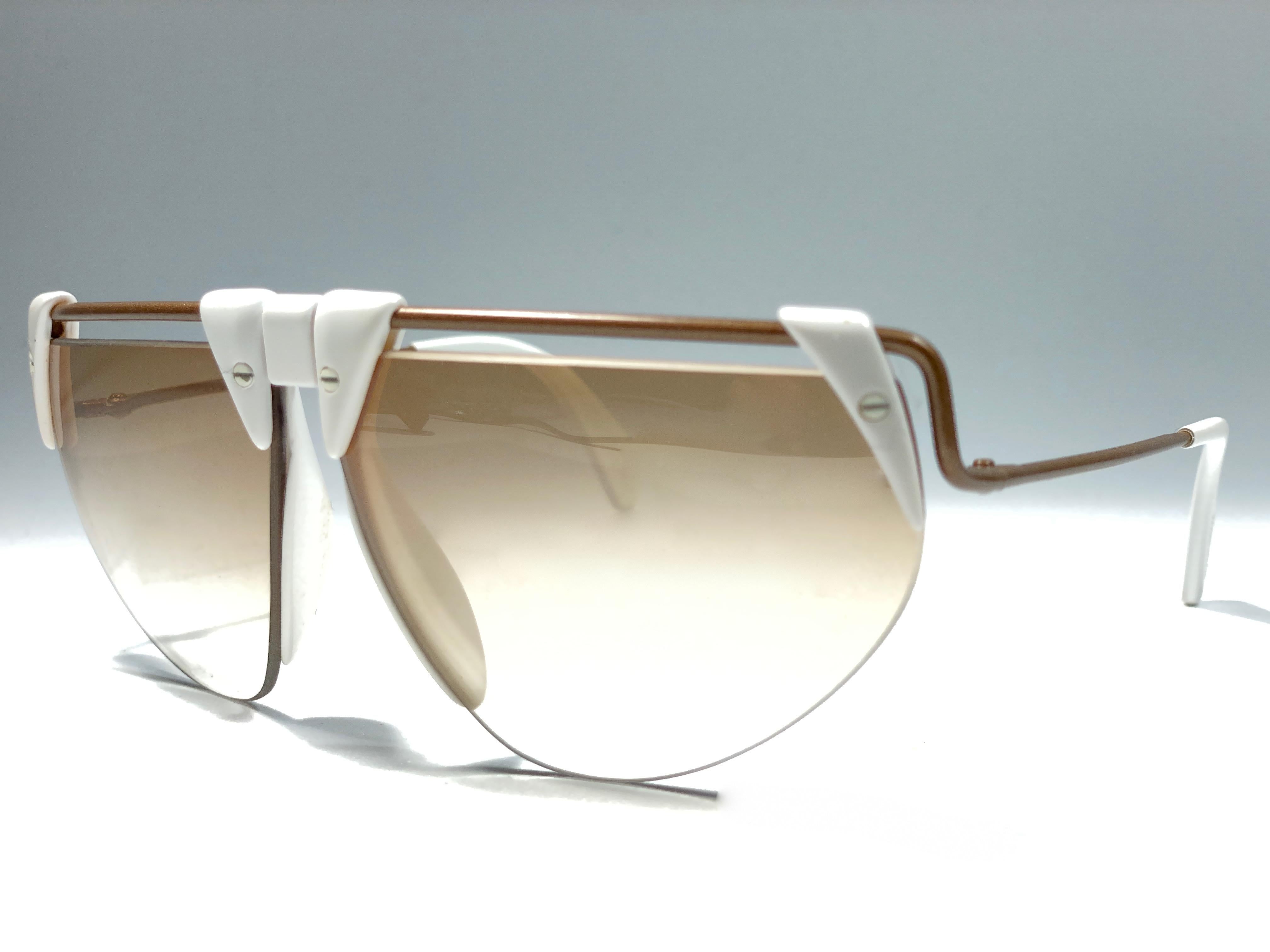 Blanc New Vintage Rodenstock 1757 Polar White Futuristic 1980's Sunglasses en vente