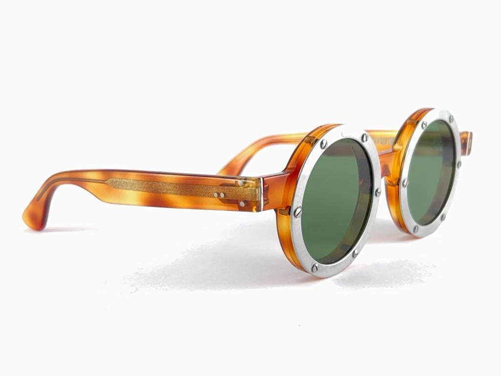 Women's or Men's New Vintage Round IDC Translucent Amber & Silver Sunglasses 80's France For Sale