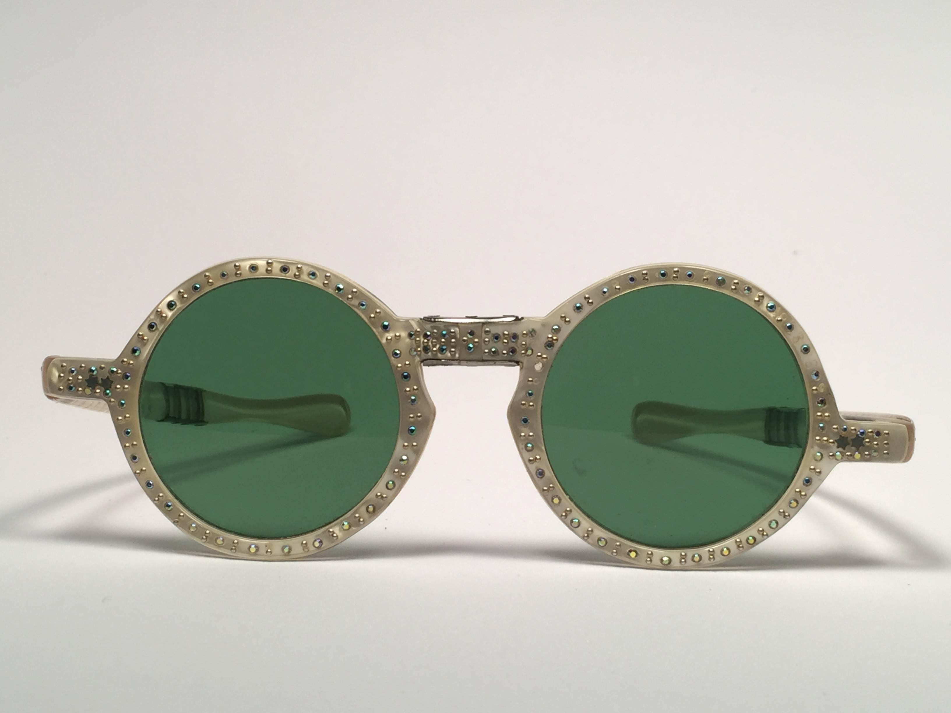 Rare pair of round medium mother of pearl feel with rhinestones frame holding pair of green lenses.  

Super delicate ornamented foldable frame. 

Please notice this item may show moonier sign of wear hardly noticeable while wearing.

Made in France.