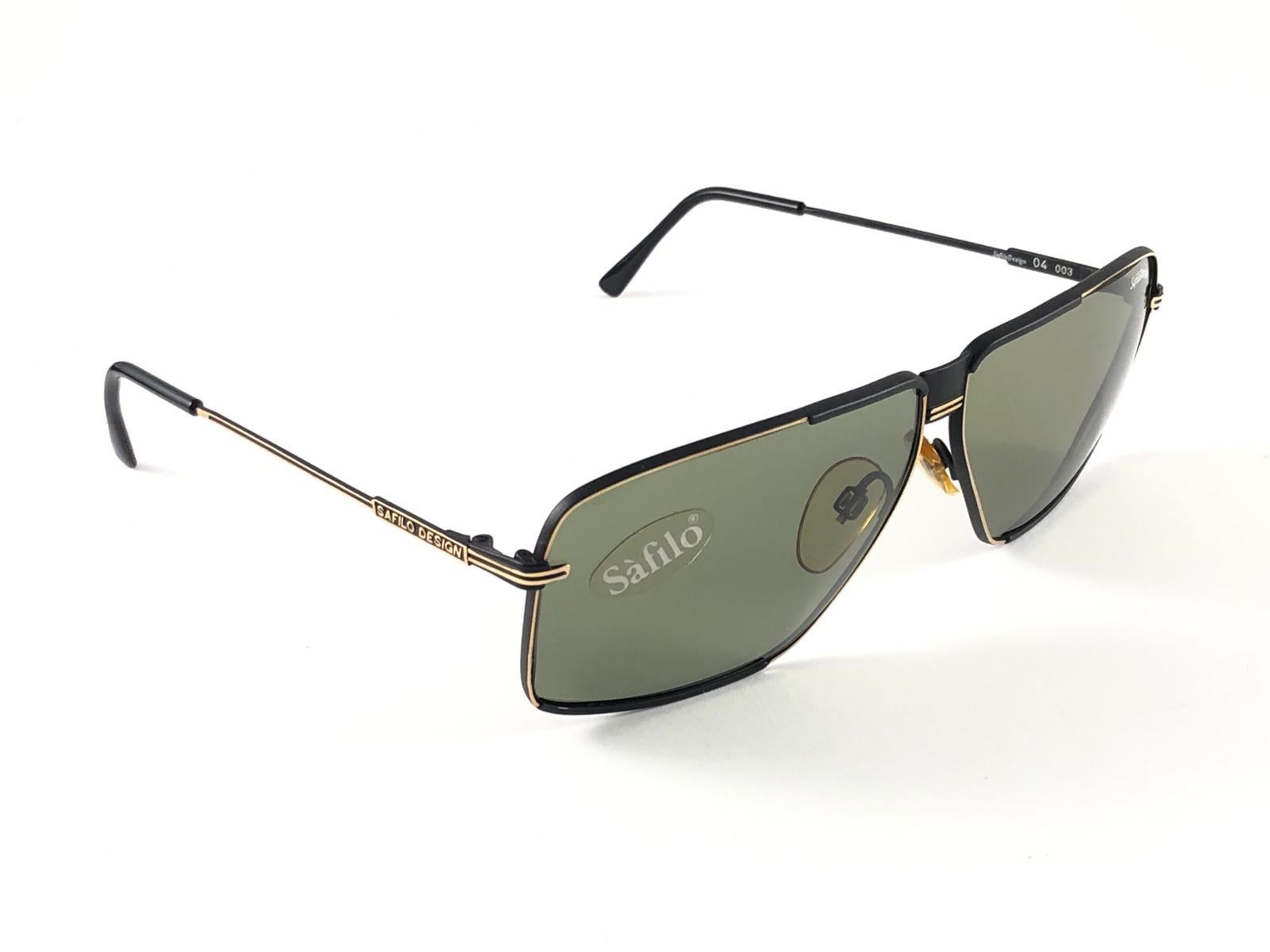 New Vintage Safilo Design 04 Black Mate Aviator 1980's Sunglasses Made in Italy For Sale 2