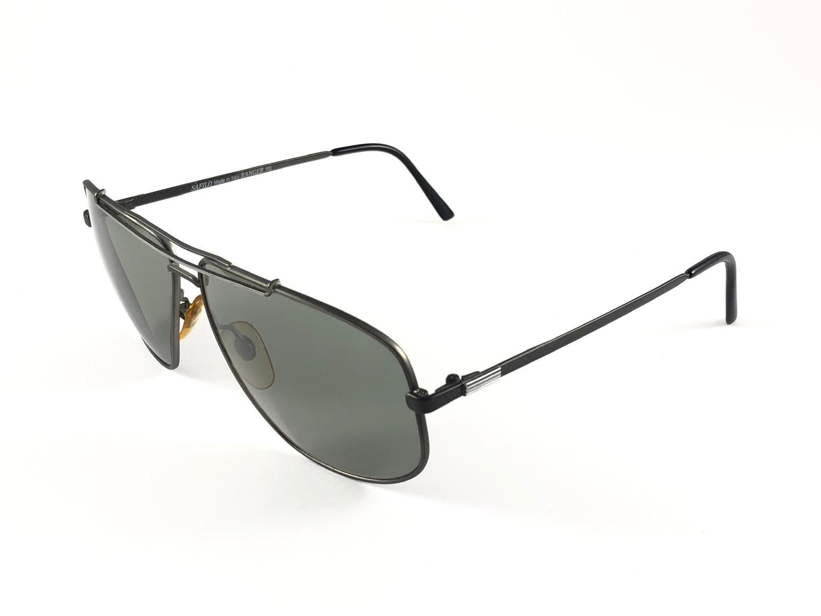 Women's or Men's New Vintage Safilo Ranger 153 Gun Metal Aviator 1980's Sunglasses Made in Italy For Sale