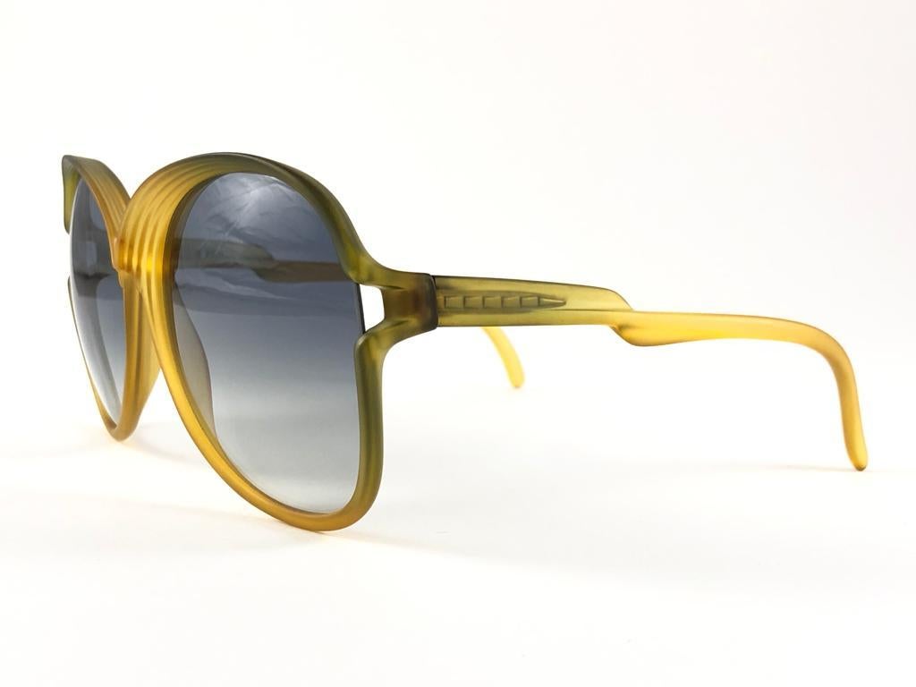 Saphira übergroße Vintage-Sonnenbrille in Grün und Bernstein transluzent, Deutschland  80s  (Orange) im Angebot