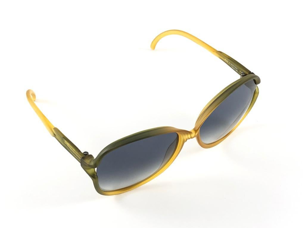 New Vintage Saphira Translucent Green & Amber Oversized Sunglasses Germany  80s  For Sale 1